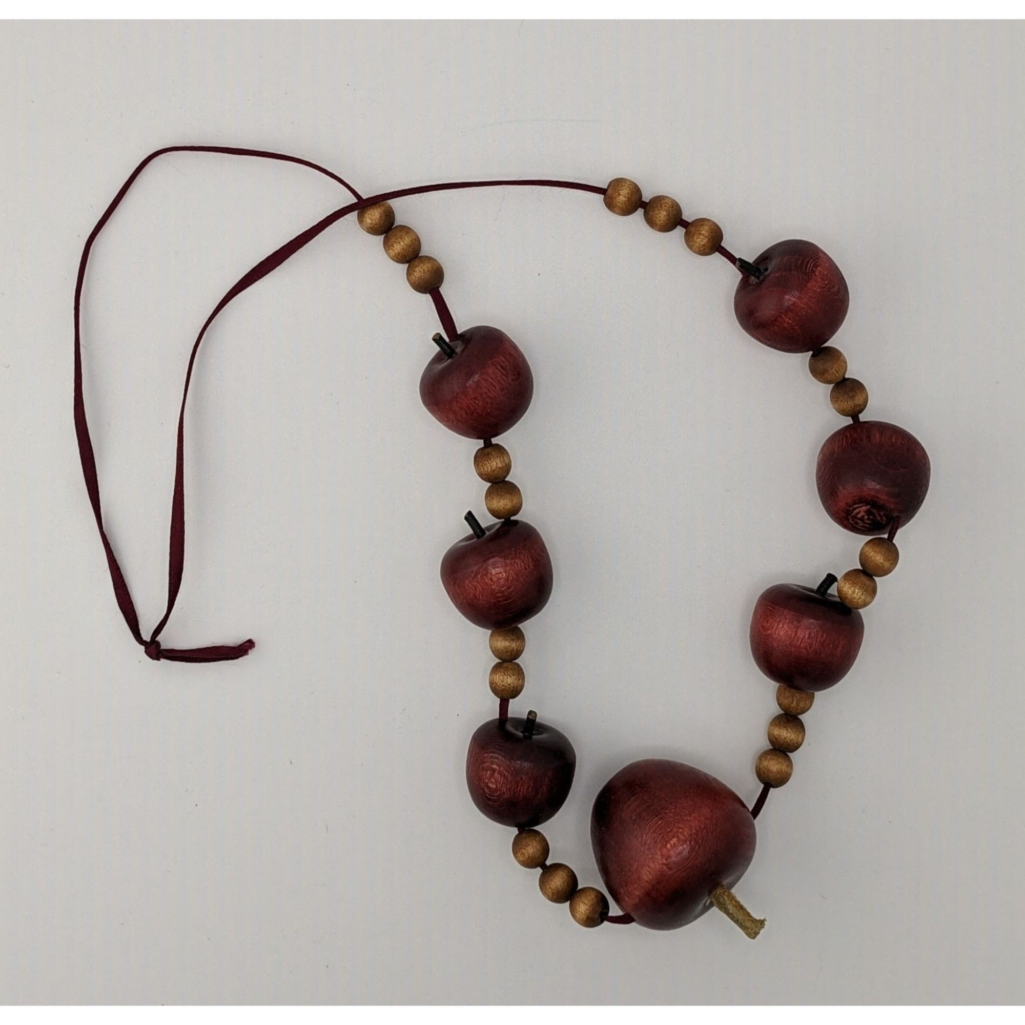 Other Vintage Cottagecore Wooden Apple Beaded Necklace Size ONE SIZE - 5 Thumbnail