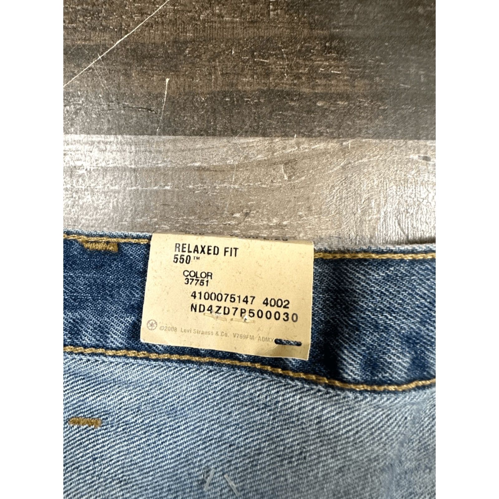 Levi's Levi’s 550 Jeans Men 50x29 Relaxed Taper Blue Medium Wash Denim NWT Size US 34 / EU 50 - 2 Thumbnail