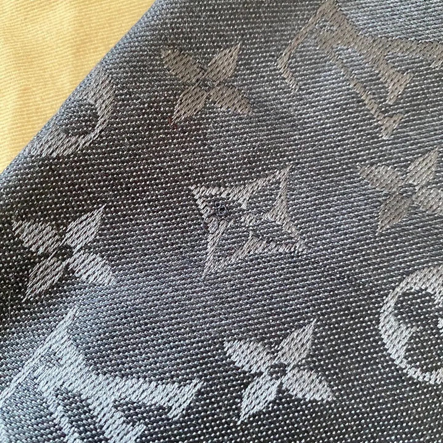 Louis Vuitton LV Women's Square Scarf Shawl. Size ONE SIZE - 5 Thumbnail