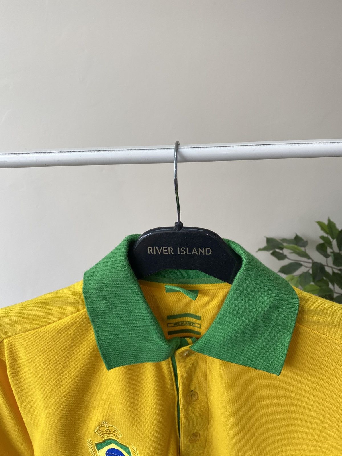 Hugo Boss × Vintage Vintage Hugo Boss Brazil Embroidered Yellow Green Polo Size US L / EU 52-54 / 3 - 12 Thumbnail
