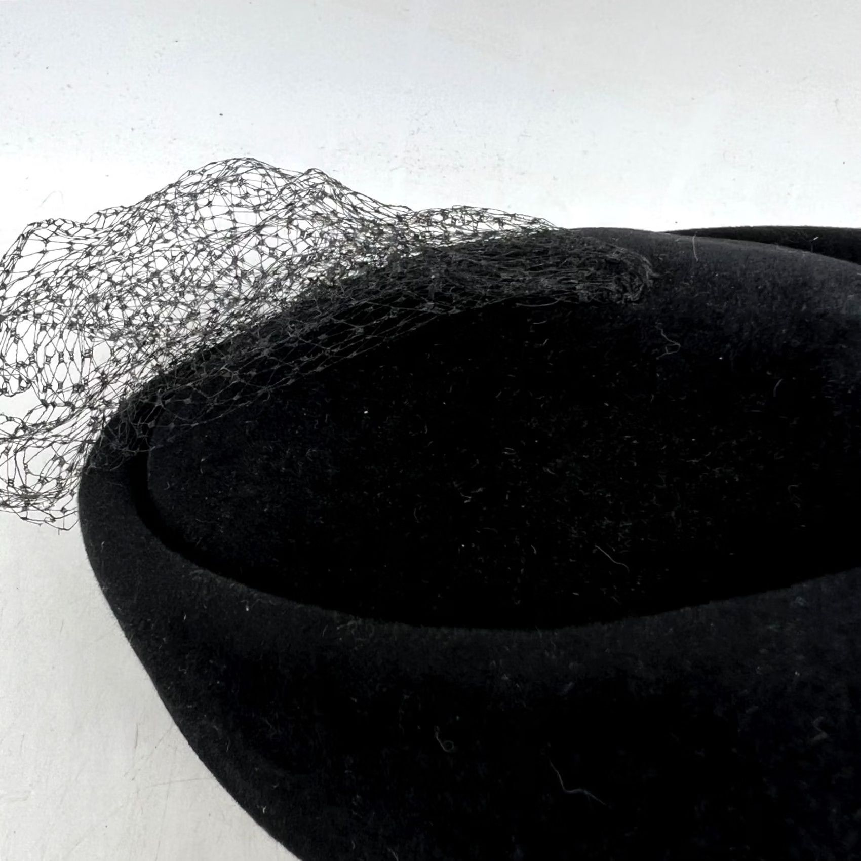 Velour VINTAGE Peach Bloom Pill Box Hat Womens Black 1960s Fur Rhinestone Veil 22.5 Size ONE SIZE - 3 Thumbnail