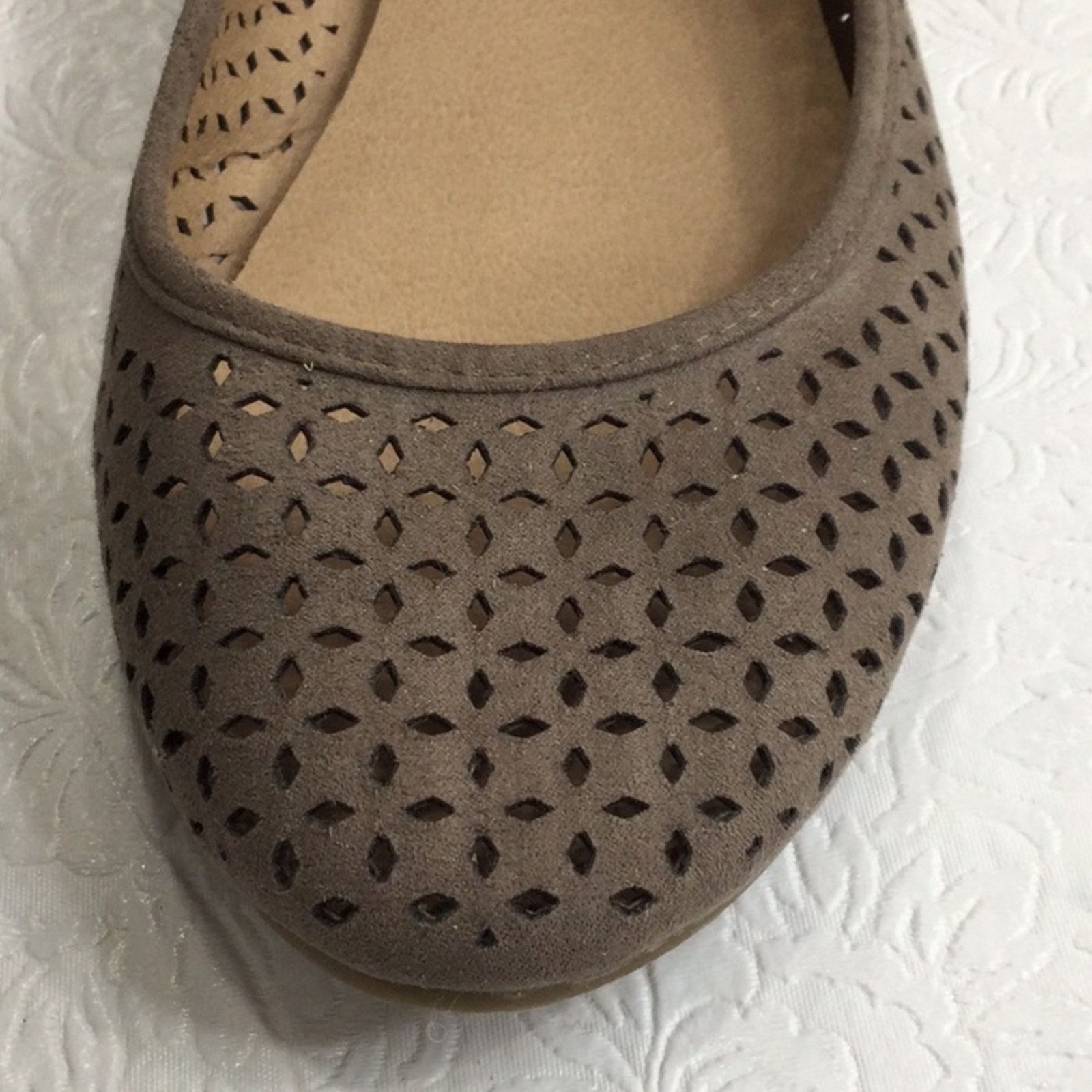 Other Universal Thread Boho Eyelet Cut Out Tan Flats Size 10 Size US 10 / IT 40 - 12 Thumbnail