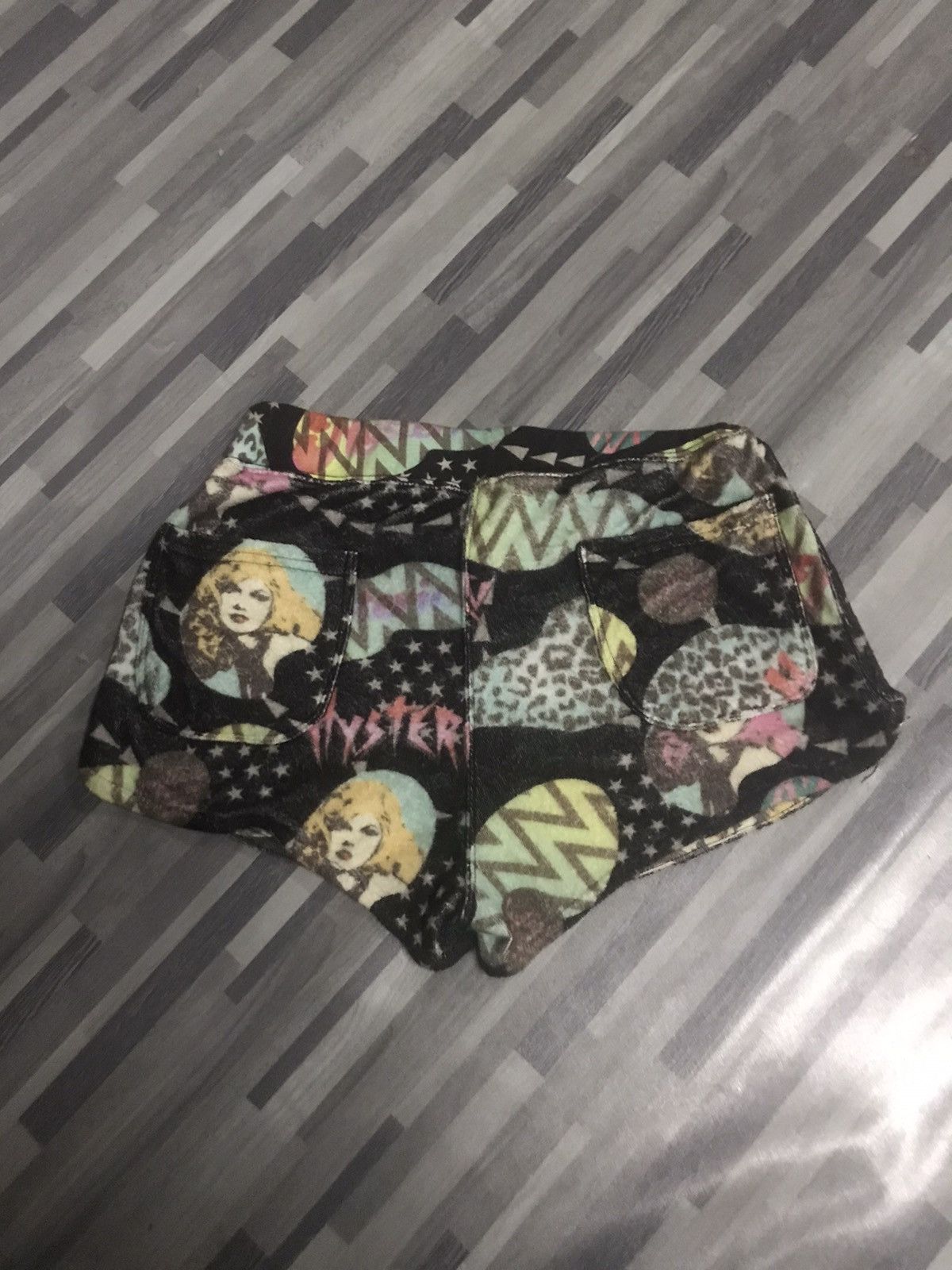 Hysteric Glamour Hysteric Glamour Full Print Women Short Pant Made In Japan Size 26" / US 2 / IT 38 - 2 Thumbnail