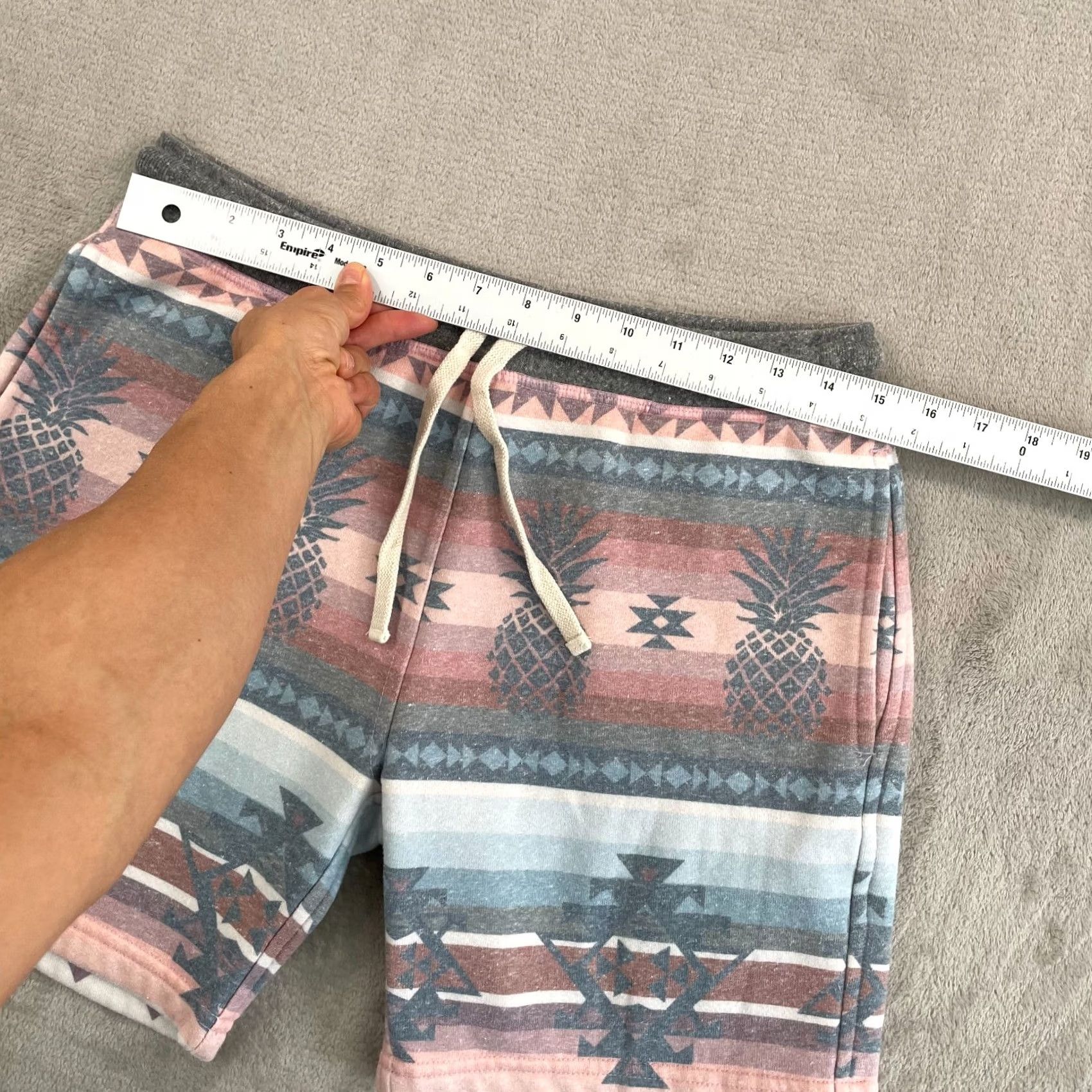 Chubbies Chubbies Shorts Men Small Multi Aztec Geo Pineapples Beach 7" inseam NWOT Size US 29 - 4 Thumbnail