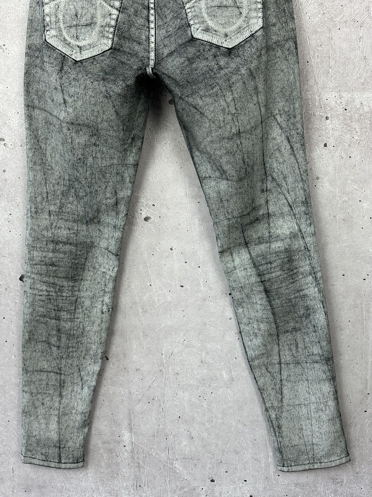 True Religion True Religion Chrissy Worn Paint Made in Italy Women’s Pants Size 28" / US 6 / IT 42 - 7 Thumbnail