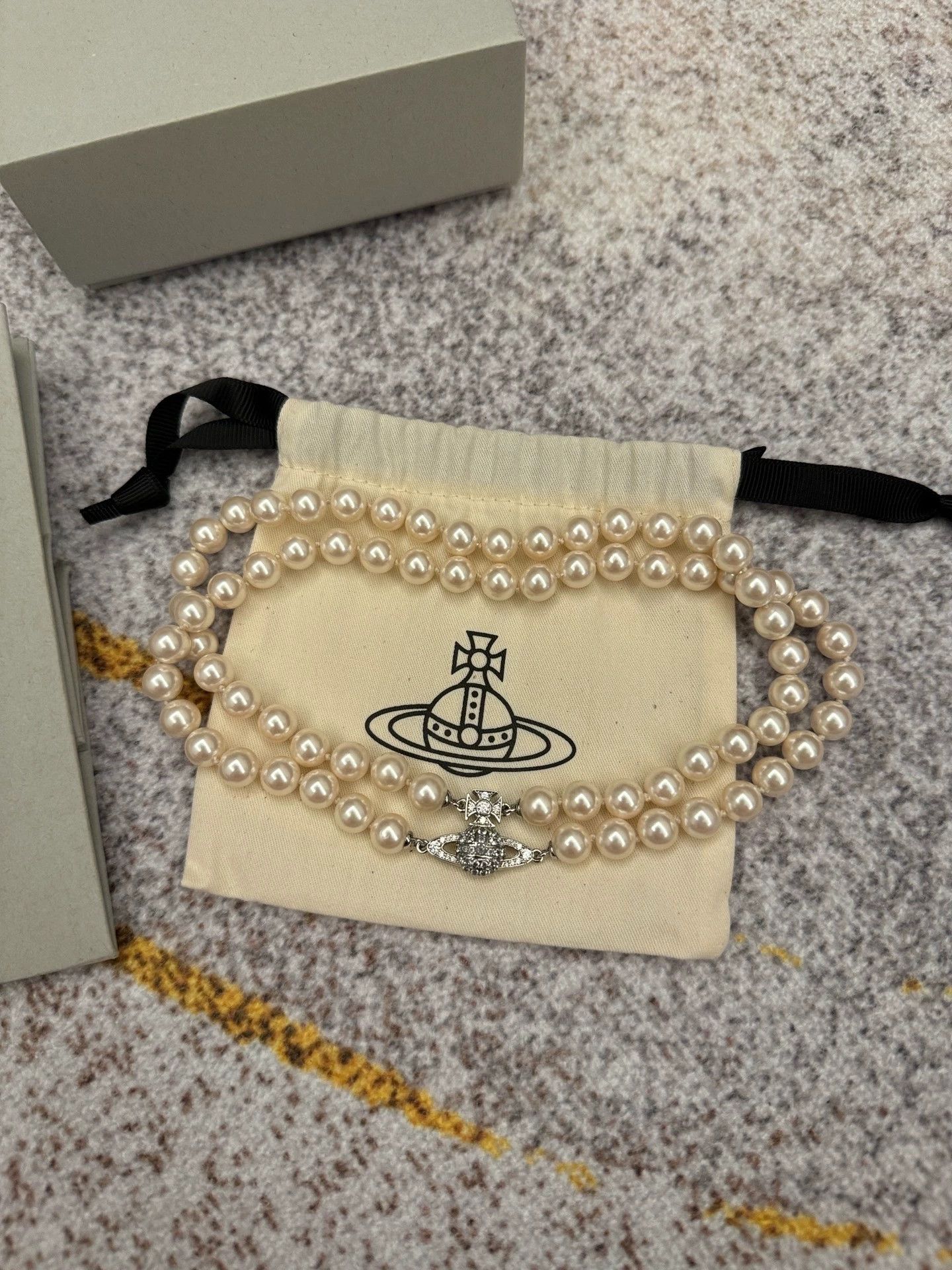 Vivienne Westwood Vivienne Westwood Women's Double Pearl Magnetic Necklace Size ONE SIZE - 2 Thumbnail