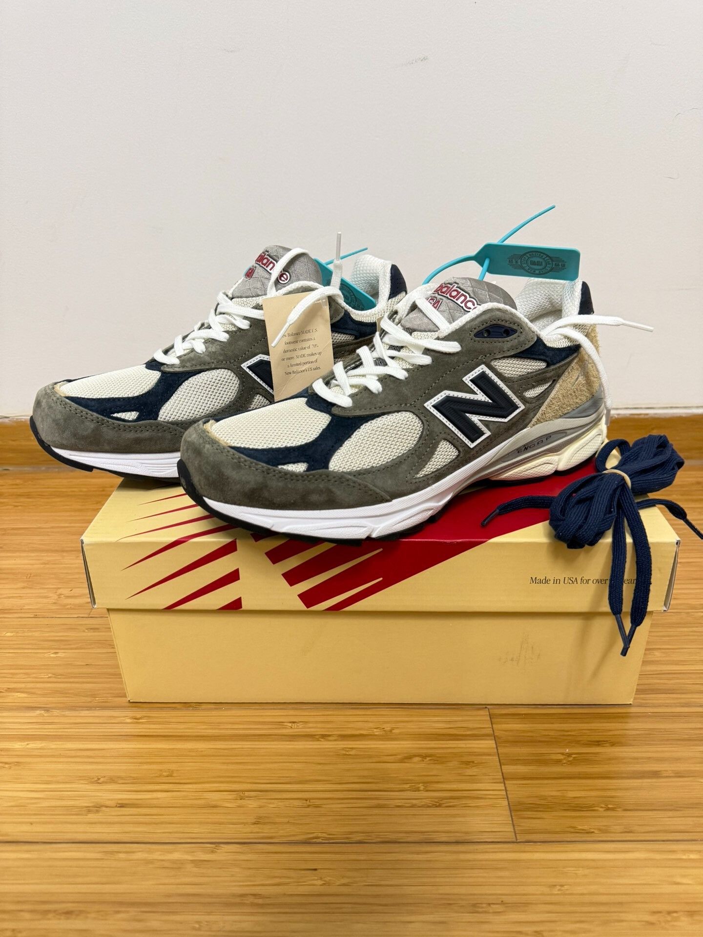 New Balance New Balance 990 V3 USA Made Sneakers Size US 10 / EU 43 - 1 Thumbnail