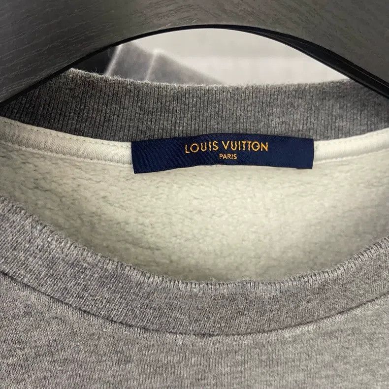 Louis Vuitton Louis Vuitton Grey twisted logo sweatshirt Size US L / EU 52-54 / 3 - 3 Thumbnail