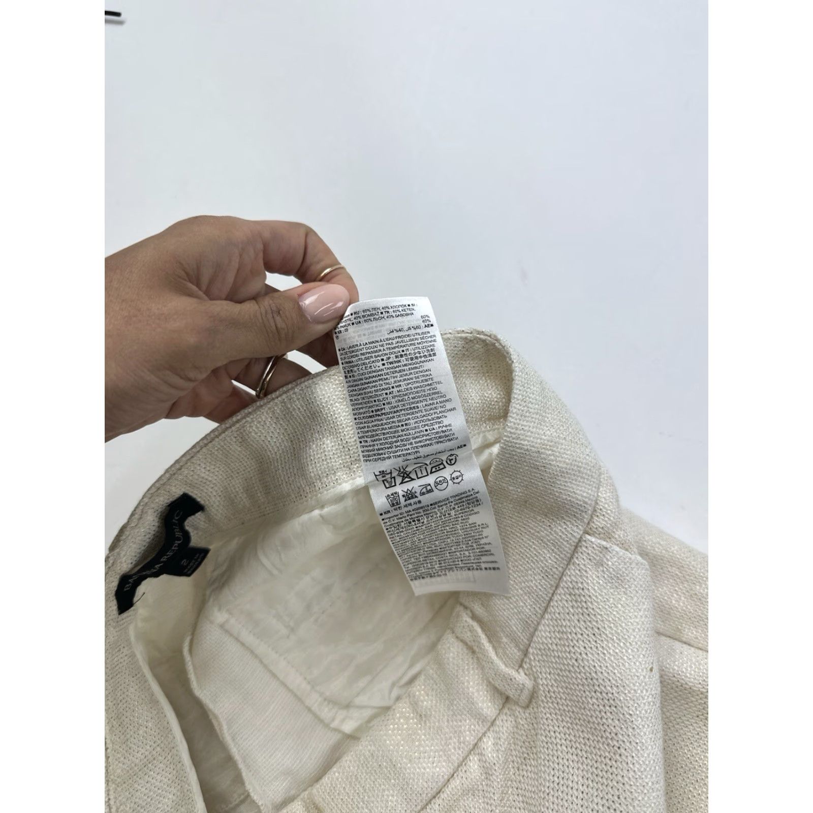 Banana Republic VINTAGE Banana Republic Shorts Women’s 2 Ivory Gold Metallic Chino Size 26" / US 2 / IT 38 - 7 Thumbnail
