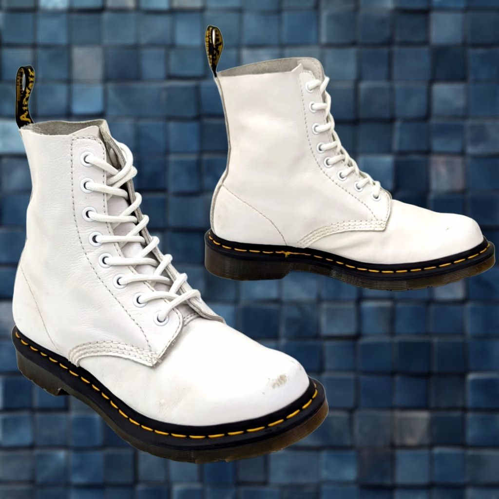 Dr. Martens VINTAGE Dr. Martens 1460 Pascal Women's 7 White AirWair Combat Boots Lace-Up Ankle Boots 8-Eye Punk Grunge 80s 90s Womens Size US 7 / IT 37 - 1 Thumbnail