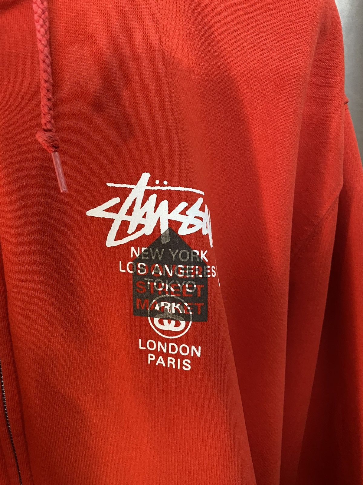 Dover Street Market × Stussy $118 DSM CHILI RED STUSSY WORLD TOUR HOODIE Size US XL / EU 56 / 4 - 5 Thumbnail