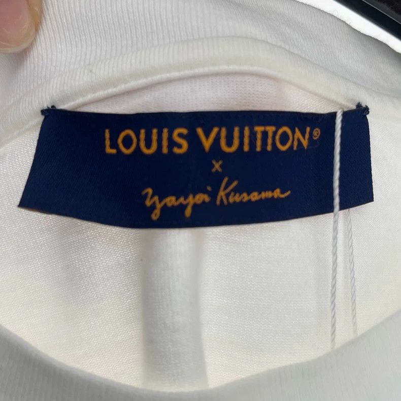 Louis Vuitton Louis Vuitton size 5l Yayoi Kusama Short Sleeve Size US M / EU 48-50 / 2 - 4 Thumbnail