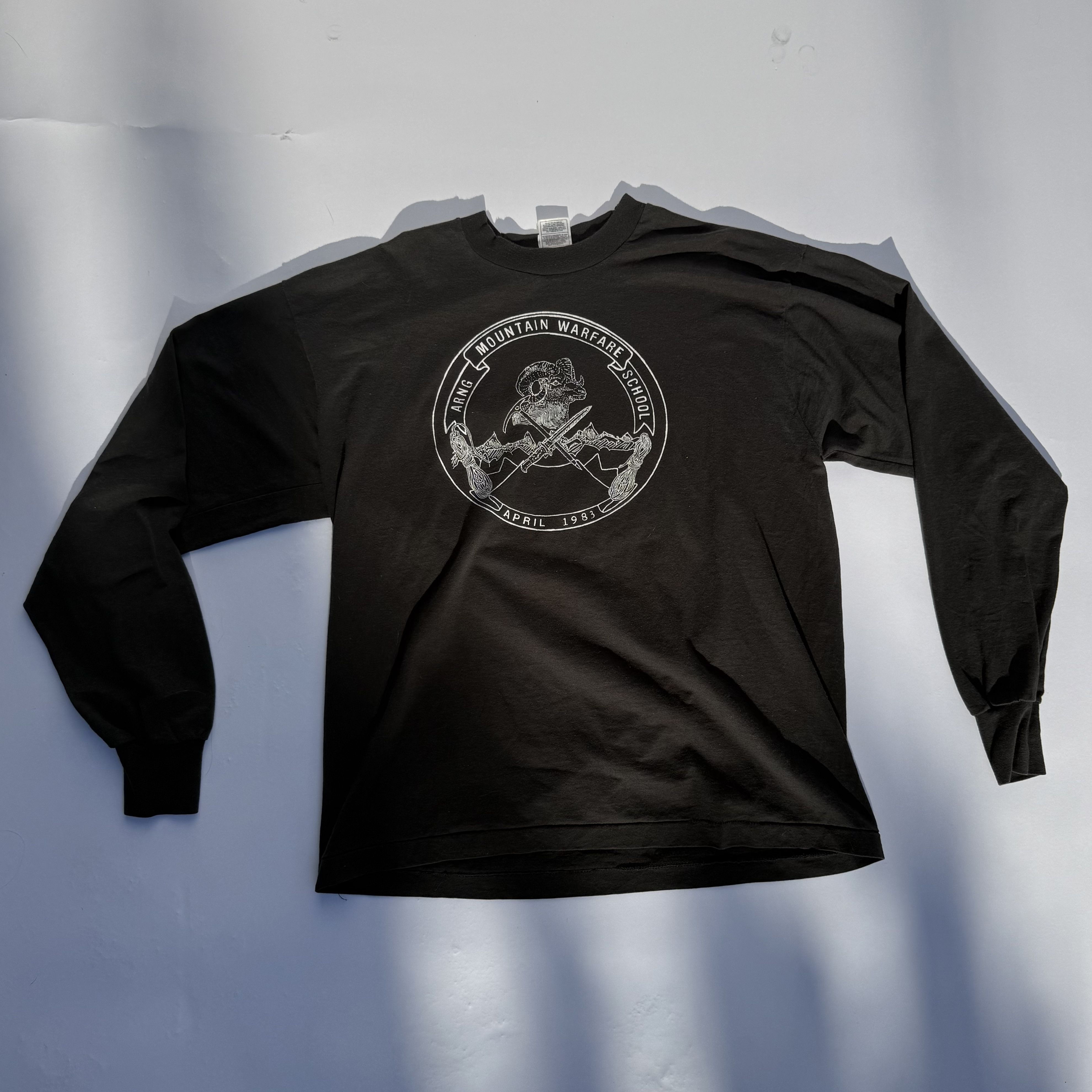 Vintage Mountain Warfare LS T-Shirt Size US XL / EU 56 / 4 - 1 Thumbnail