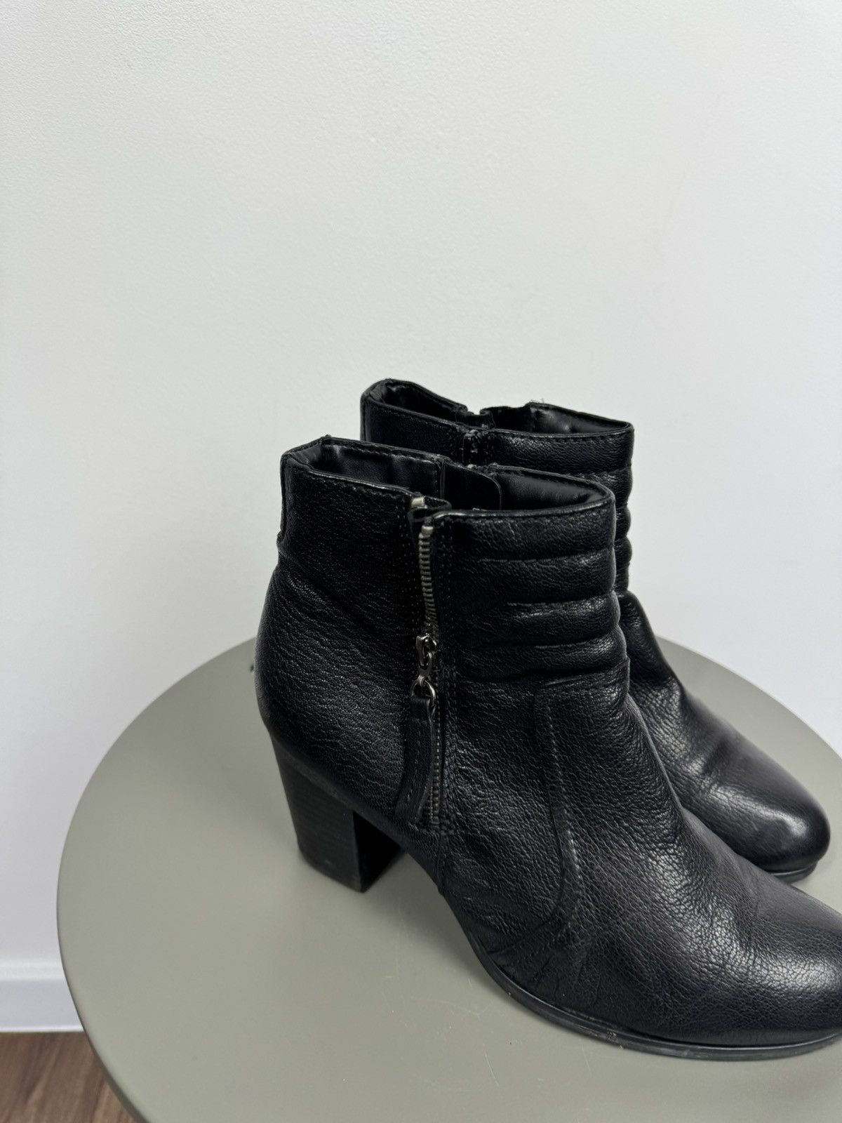Clarks Clarks Black Leather Ankle Boots Block Heel Zip EU 40 US 9 Size US 9 / IT 39 - 4 Thumbnail