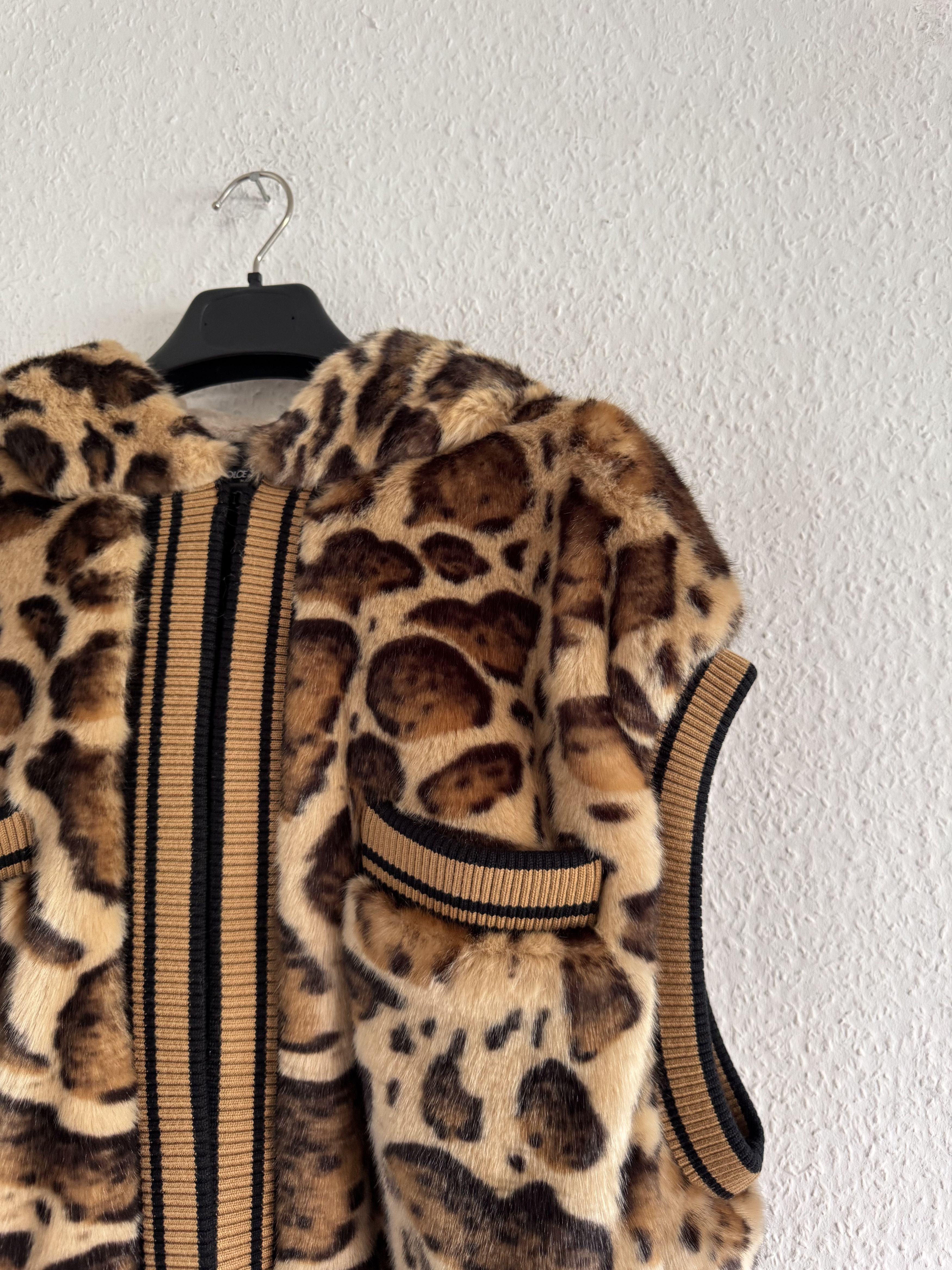 Dolce & Gabbana Fall Winter 2017 Leopard Faux Fur Hooded Vest Size US XL / EU 56 / 4 - 9 Thumbnail