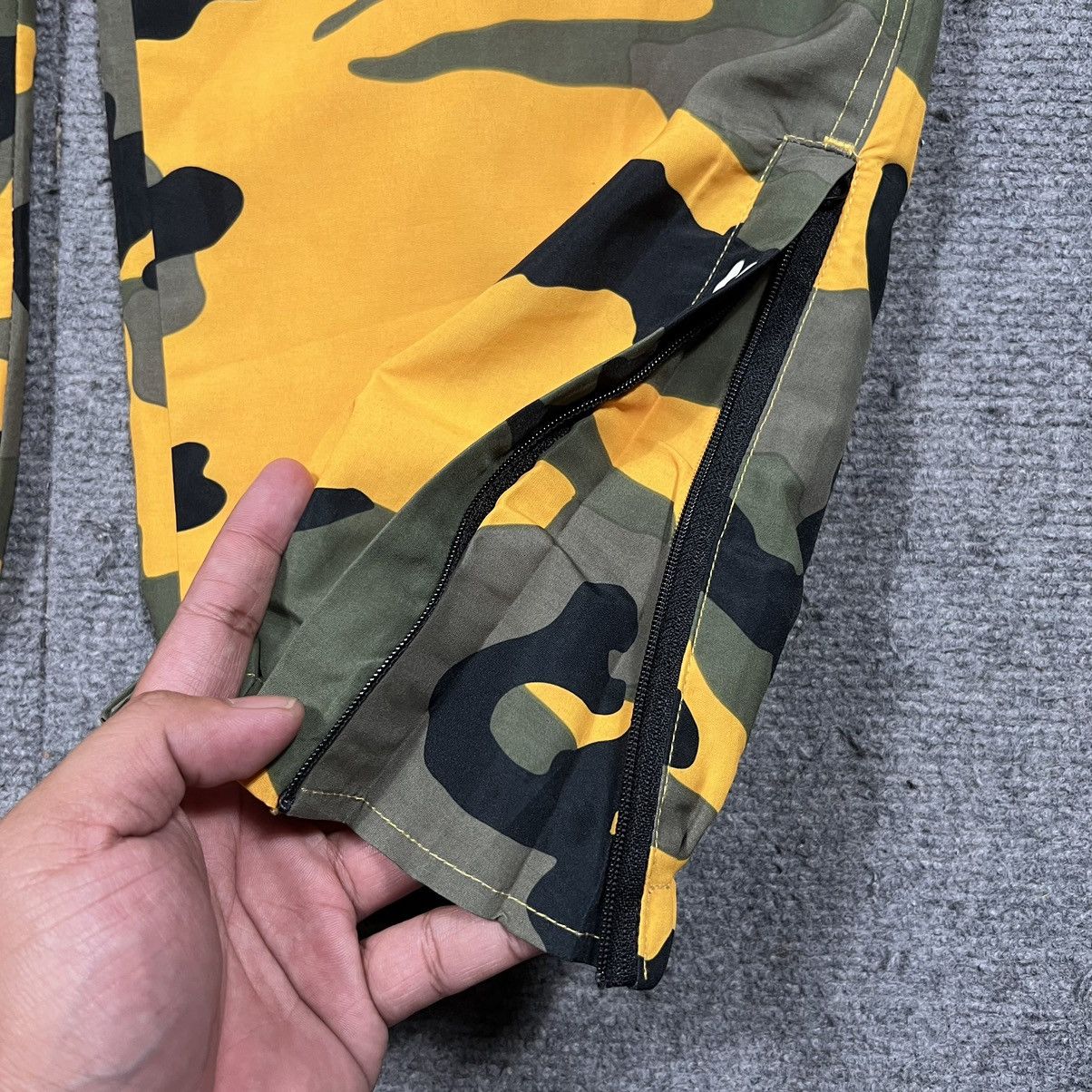 Supreme warm up pants SS18 yellow camo
