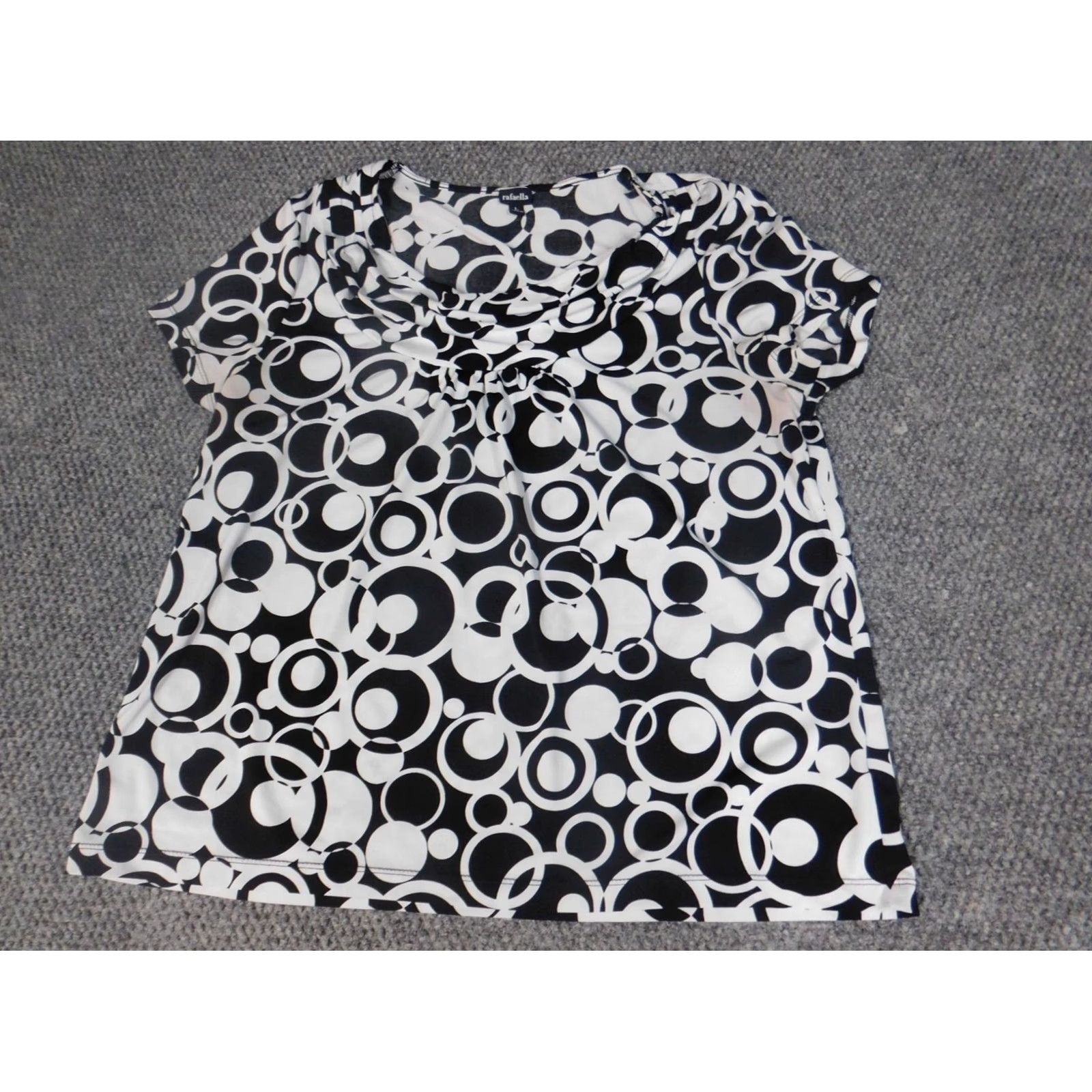 Vintage Rafaella Blouse Adult Women L White Crew Neck Short Sleeve Pullover Geometric Accent Button Stretch Regular Size L / US 10 / IT 46 - 2 Thumbnail