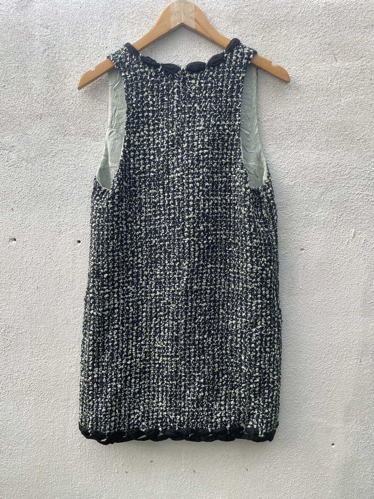 Chanel Authentic CHANEL 2019 tweed V-neck mini dress Size XS / US 0-2 / IT 36-38 - 12 Thumbnail