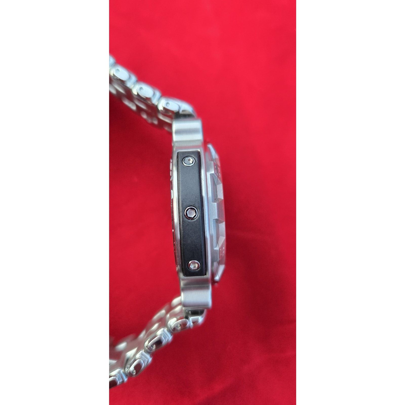 Oakley NEW Oakley Crystal Crankcase Swiss Dive Watch Stainles Steel Size 32 - 11 Thumbnail
