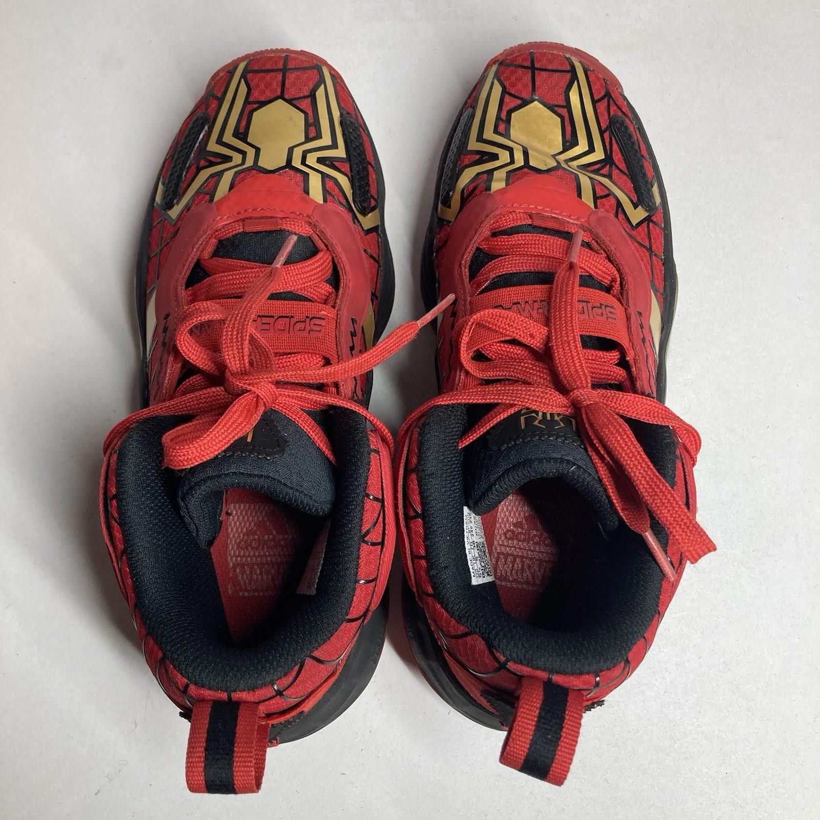 Adidas Boys Size 5.5 Adidas D.O.N Issue #3 Spiderman Size US 5.5 / EU 38 - 6 Thumbnail