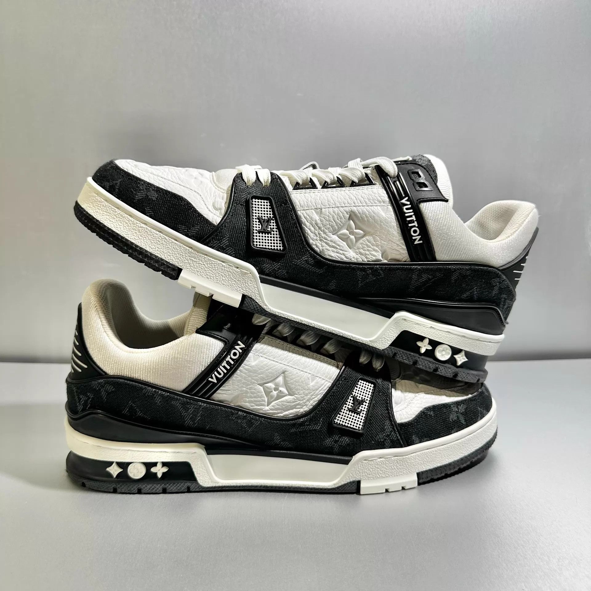 Louis Vuitton Louis Vuitton Trainer 8/42 Denim Black & White Worn once Size US 9 / EU 42 - 3 Thumbnail