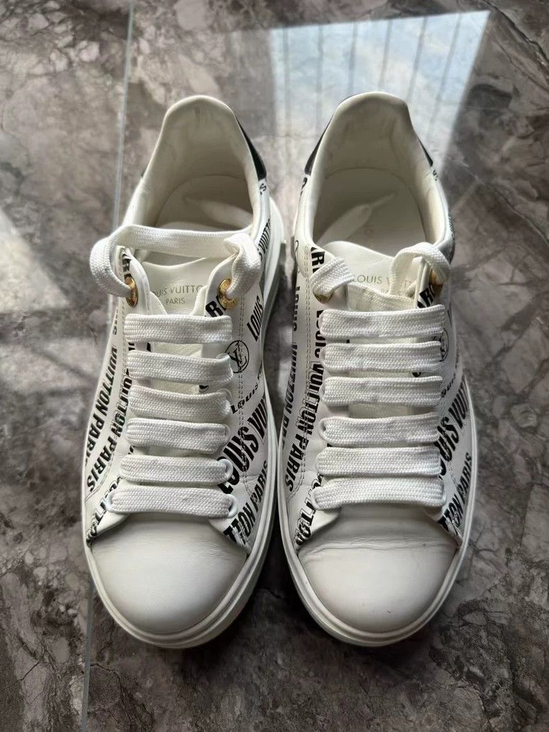 Louis Vuitton Louis Vuitton Small white shoes with thick soles full of l Size US 5 / IT 35 - 2 Thumbnail