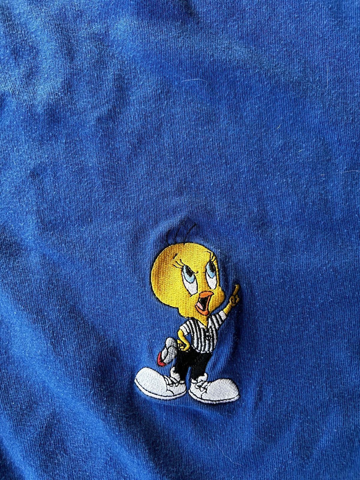 Vintage × Warner Bros Vintage 1996 Embroidered Looney Toons Pocket T Shirt Blue Size US XL / EU 56 / 4 - 2 Thumbnail