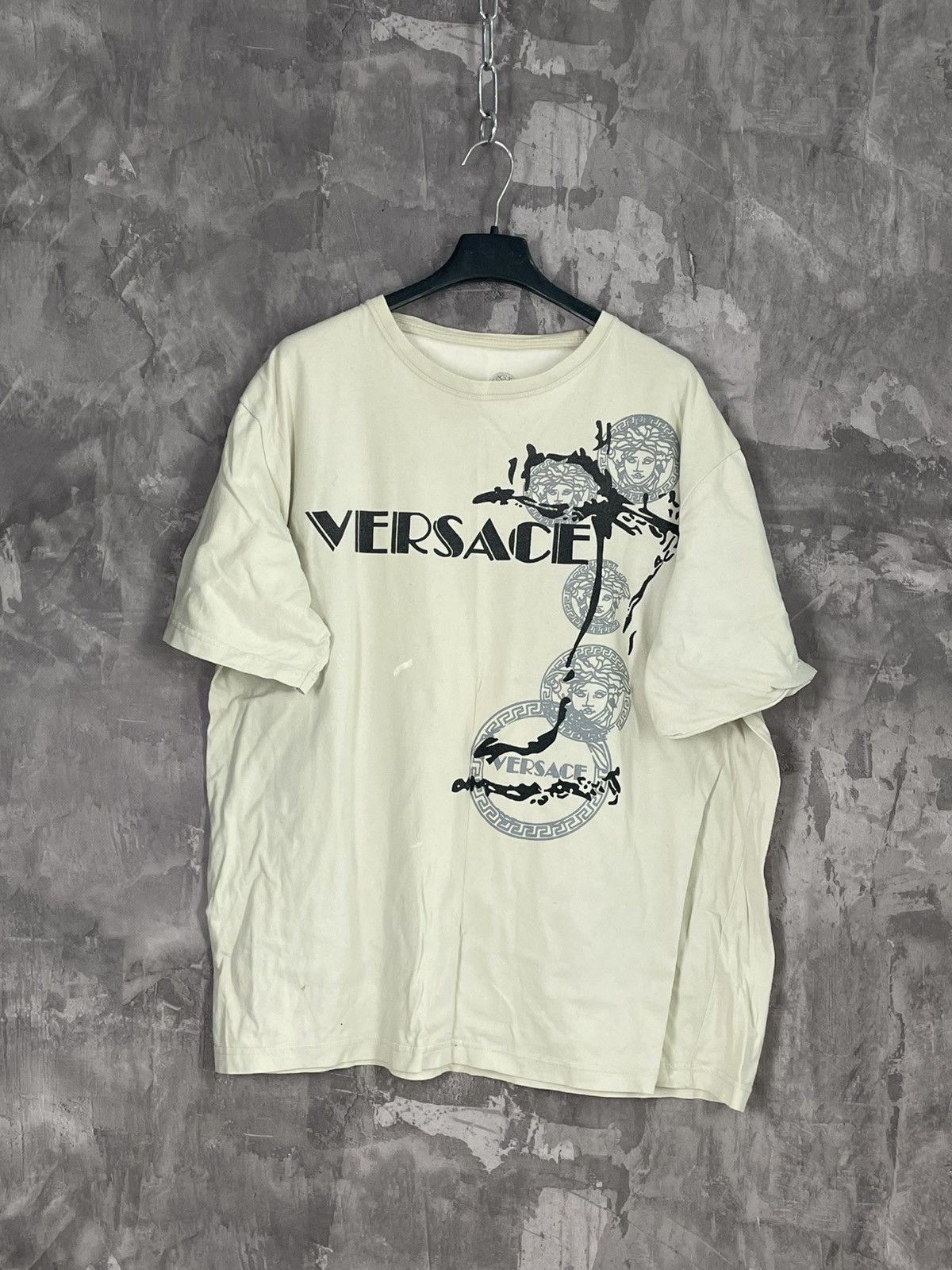 Versace Jeans Couture Versace vintage baggy Archival Rare t-shirt Size US M / EU 48-50 / 2 - 1 Thumbnail