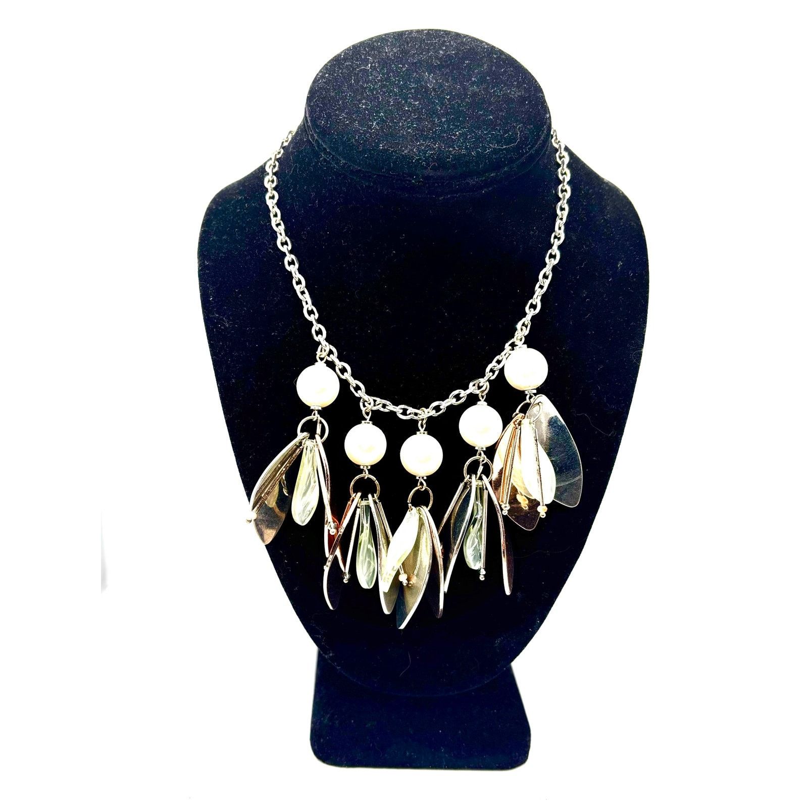 Express EXPRESS Women's Faux Pearl Tri-Color Leaf Chain Necklace Size ONE SIZE - 1 Thumbnail