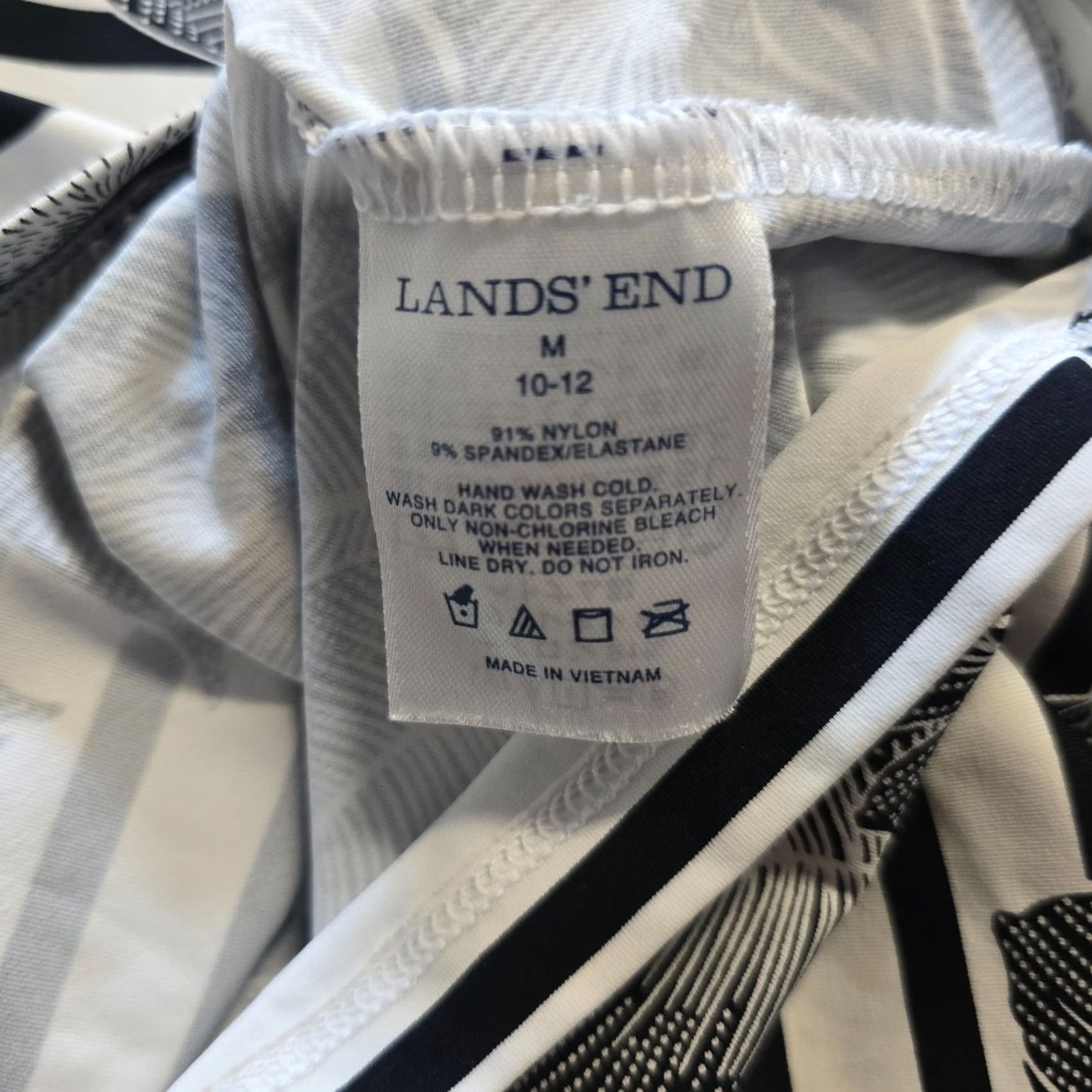 Lands' End Lands' End Top Womens Medium White Floral Tropical Stretchy Performance Casual Shirt Long Sleeve Round Neck Blouse Womens Size M / US 6-8 / IT 42-44 - 7 Thumbnail