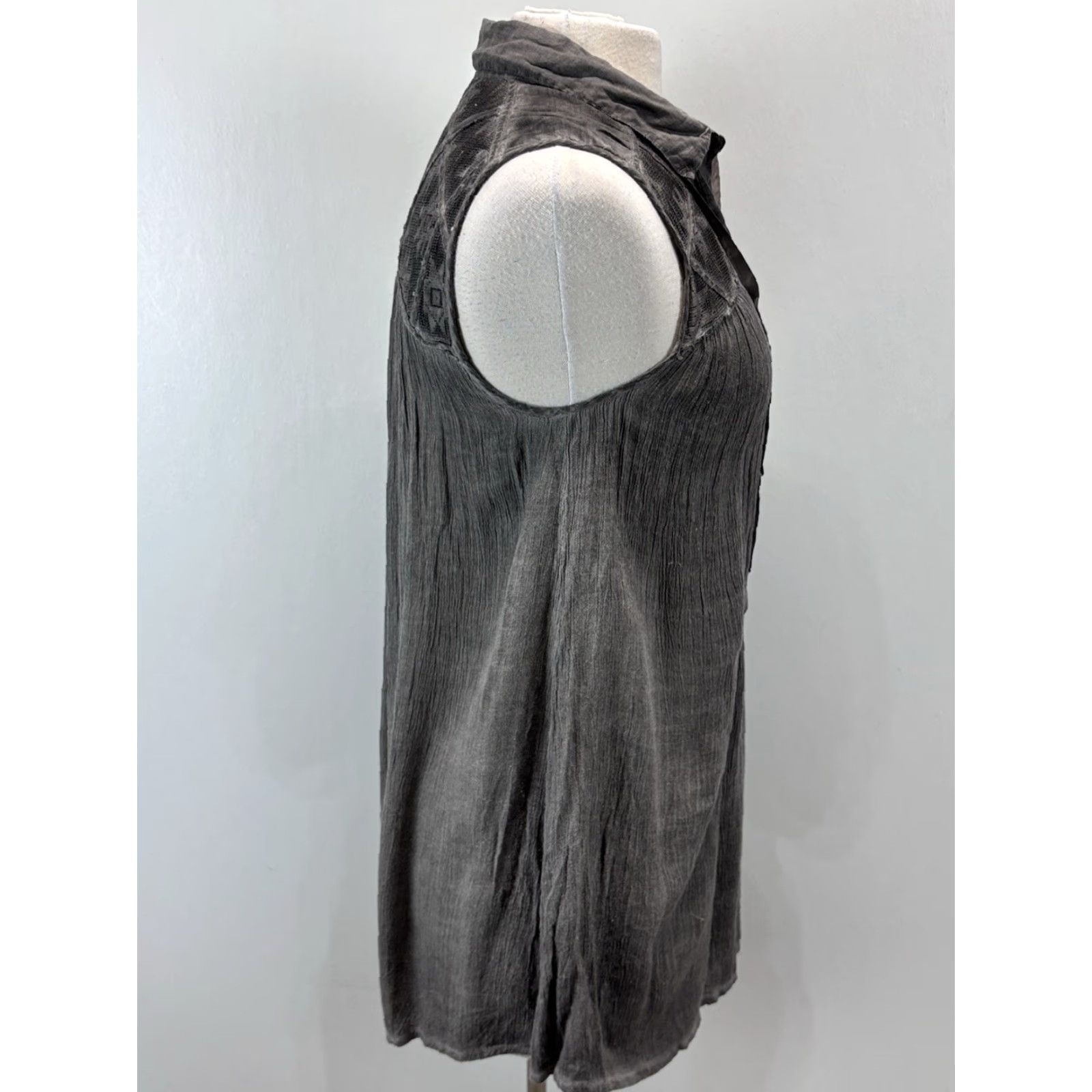 Free People VINTAGE Free People Sleeveless Tunic Shirt XS Gray Pintuck Pleat Bohemian Womens Size XS / US 0-2 / IT 36-38 - 4 Thumbnail