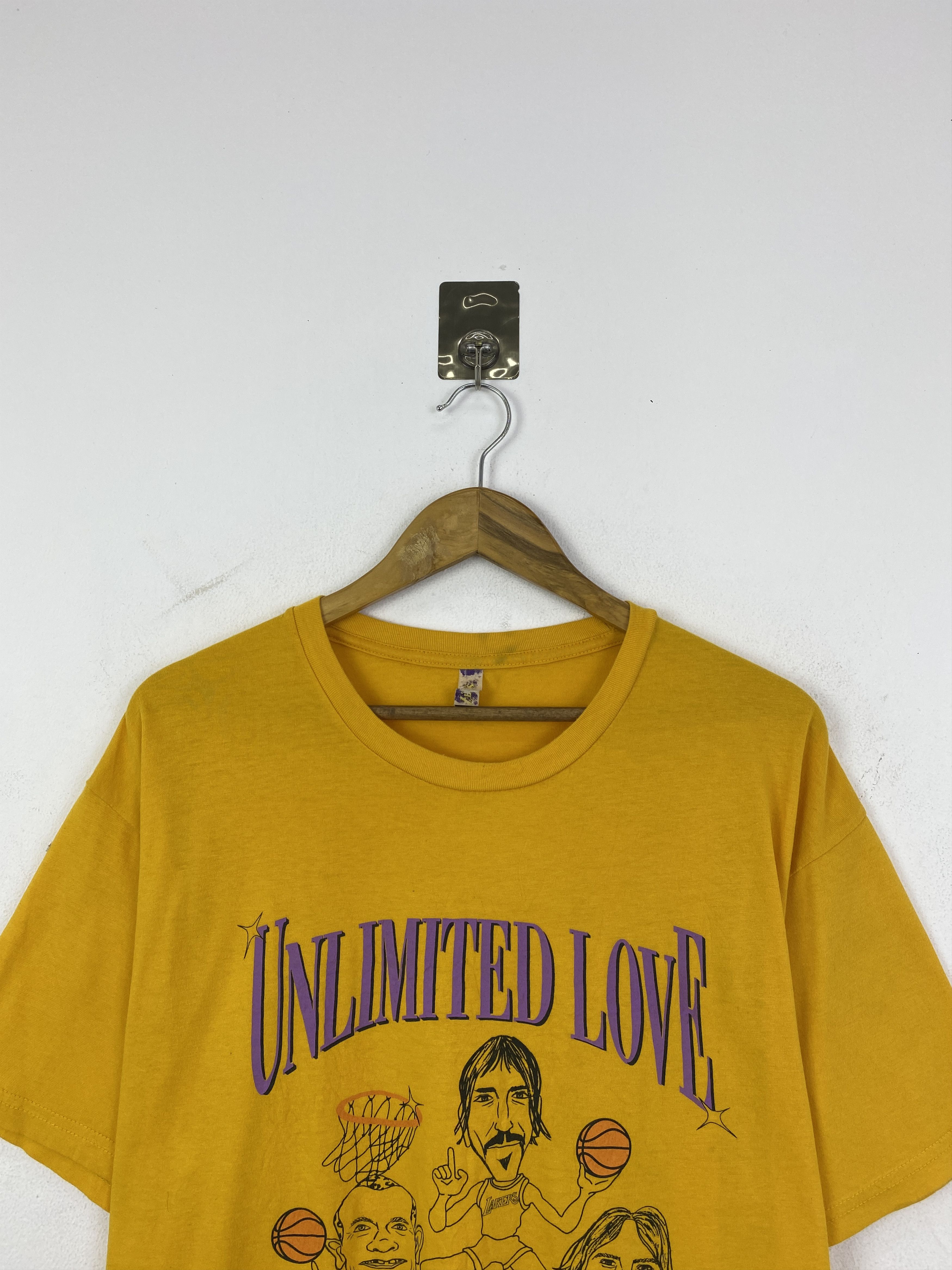 Band Tees Vintage Lakers Red Hot Chili Pepper Tshirt TA0734 Size US XL / EU 56 / 4 - 2 Thumbnail