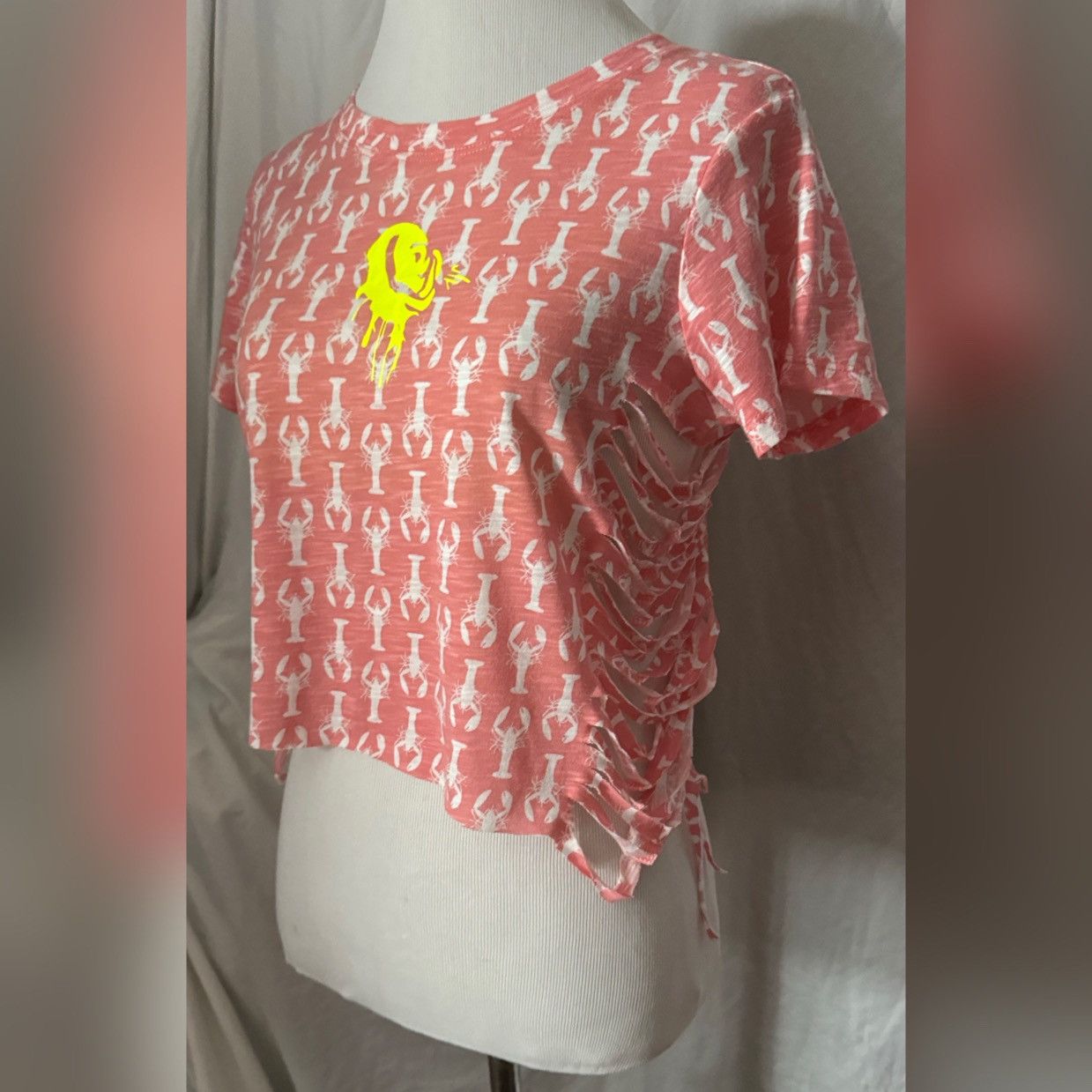 Aeropostale AERO, Reworked, Coral, Lobster Graphic, Cropped Baby Tee Size XS / US 0-2 / IT 36-38 - 3 Thumbnail