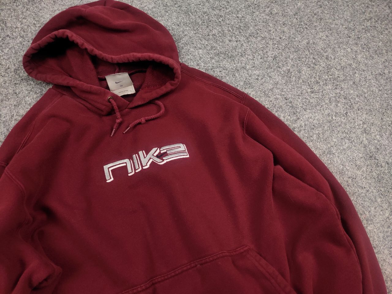 Nike Vintage Nike Center Logo Embroidered Y2K Hoodie Oversized Size US S / EU 44-46 / 1 - 5 Thumbnail