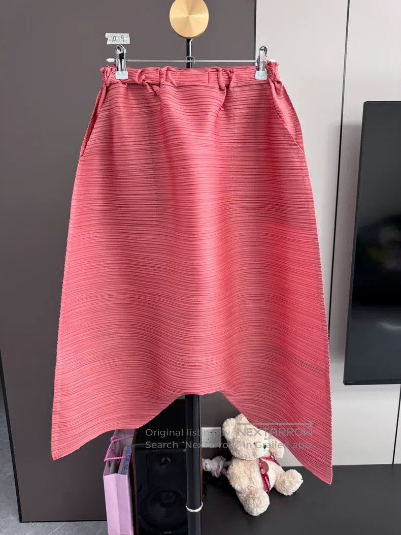 Issey Miyake Issey Miyake size:3 Vibrant Rose Pink Midi Skirt Size 22" - 1 Thumbnail