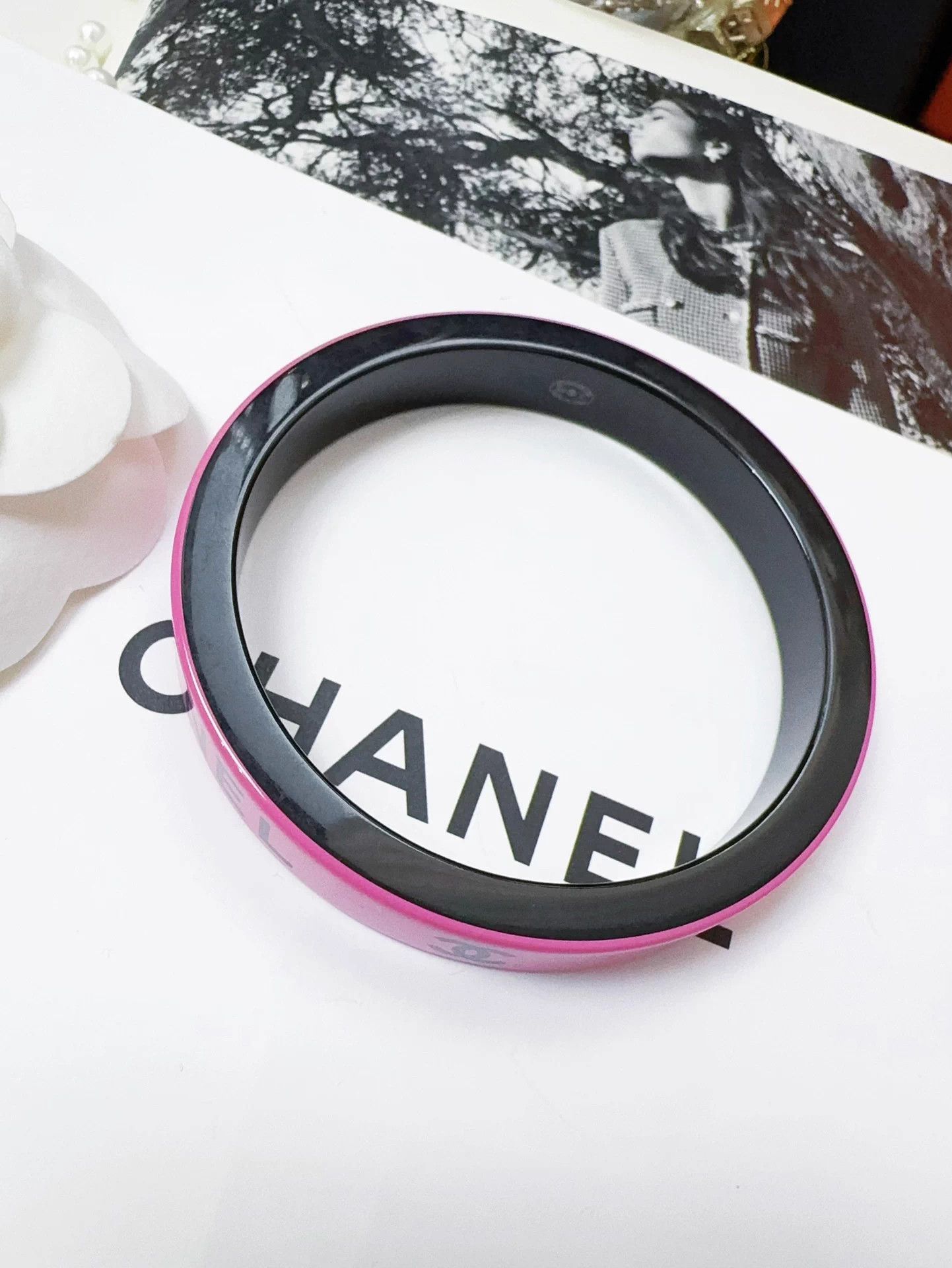 Chanel Chanel 22s Fuchsia Black Acrylic Coco Resin Bracelet Size ONE SIZE - 7 Thumbnail