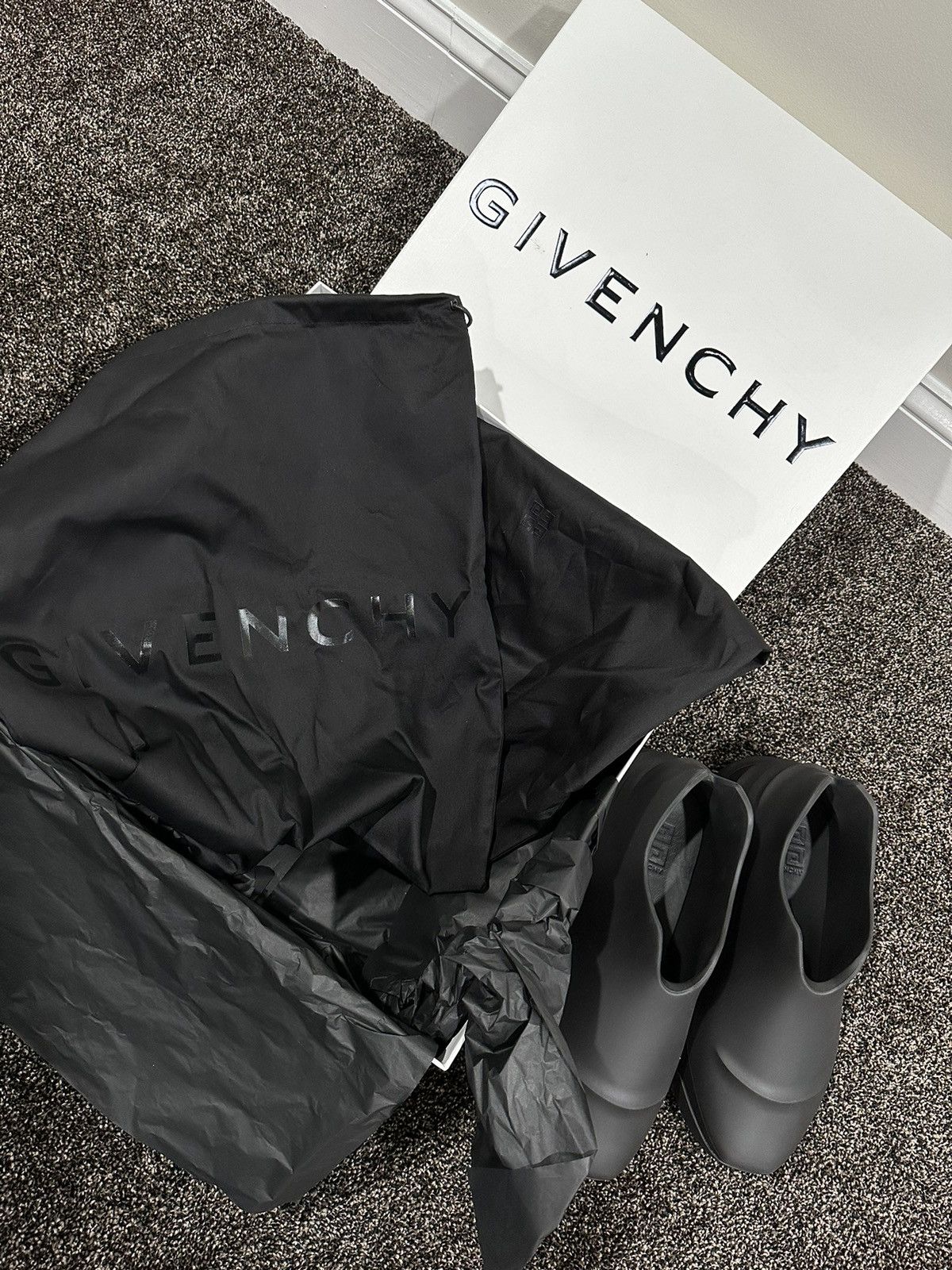 Givenchy Givenchy Monumental Mallow Matte Black OG Low Shoe Size US 9 / EU 42 - 10 Thumbnail
