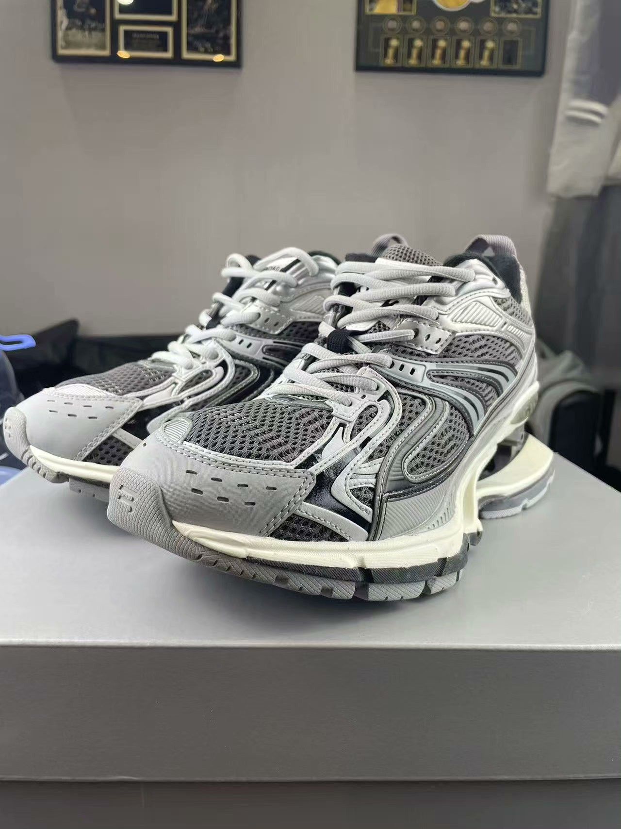 Balenciaga Balenciaga Lowtop Sneakers 6.5 Men Size US 6.5 / EU 39-40 - 1 Thumbnail
