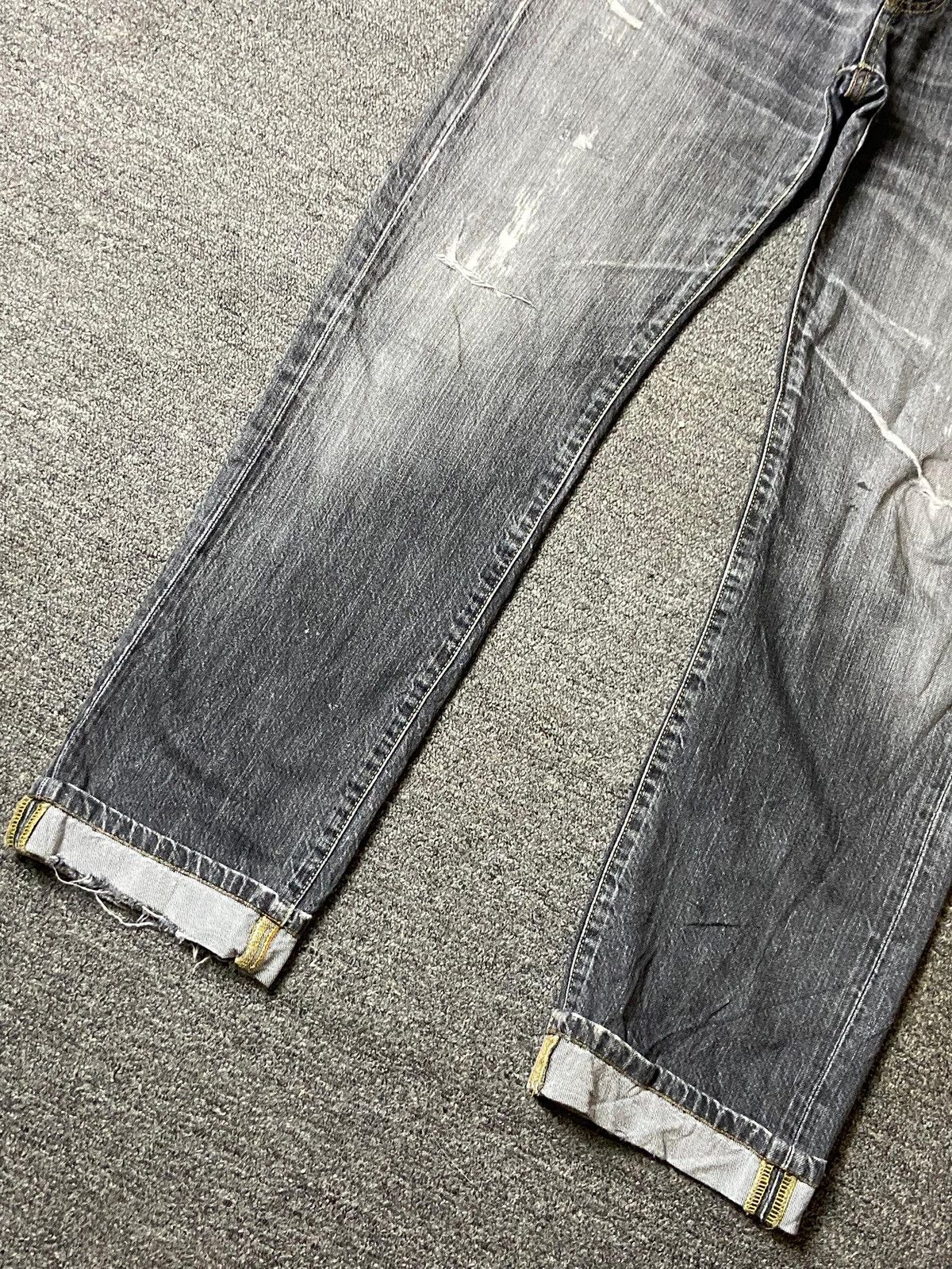Uniqlo UNIQLO UJ Distressed Denim Jeans (142) Size US 32 / EU 48 - 10 Thumbnail