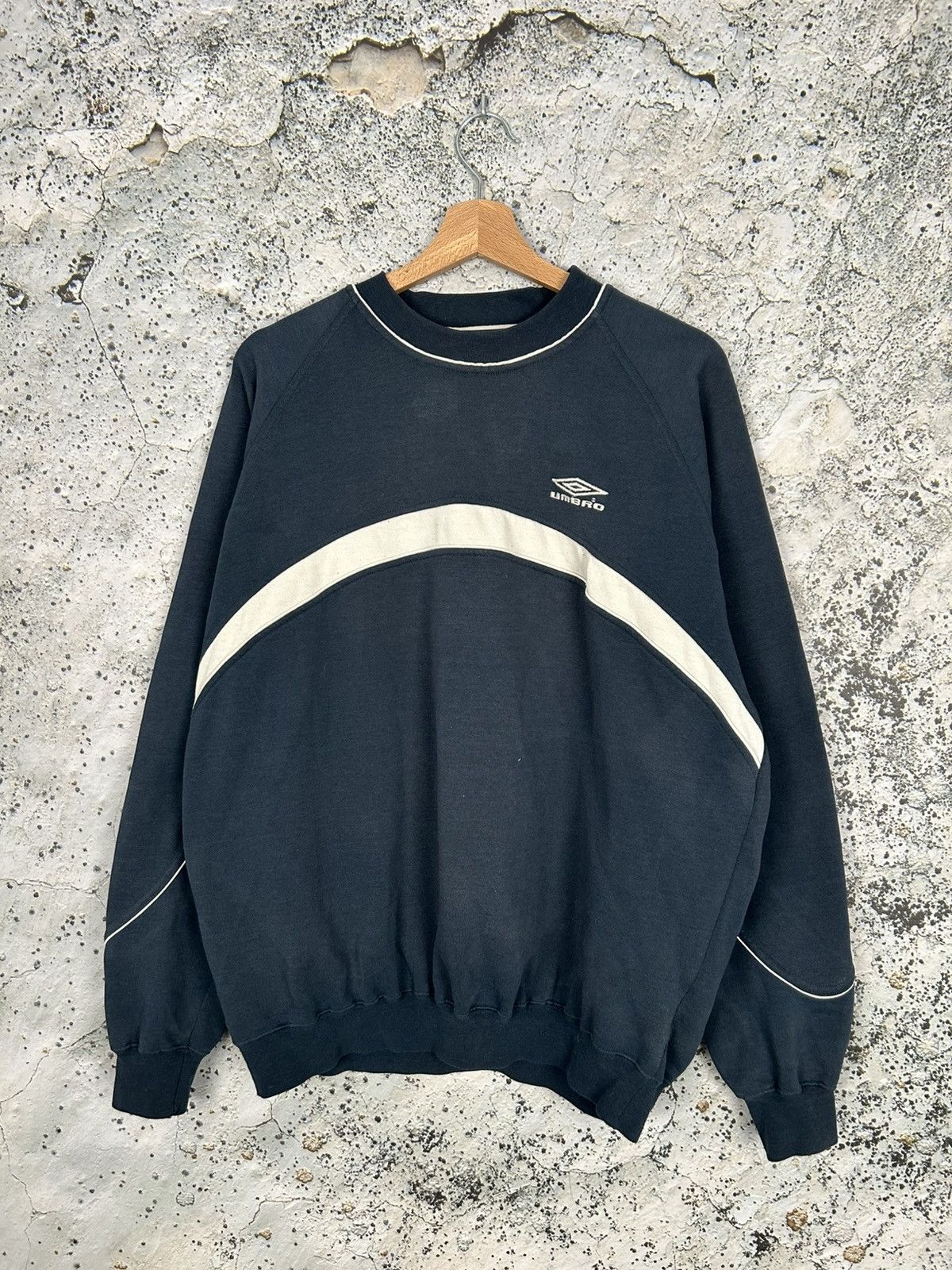Umbro Vintage Umbro 90s Football Crewneck Sportswear Baggy Rap Size US L / EU 52-54 / 3 - 1 Thumbnail