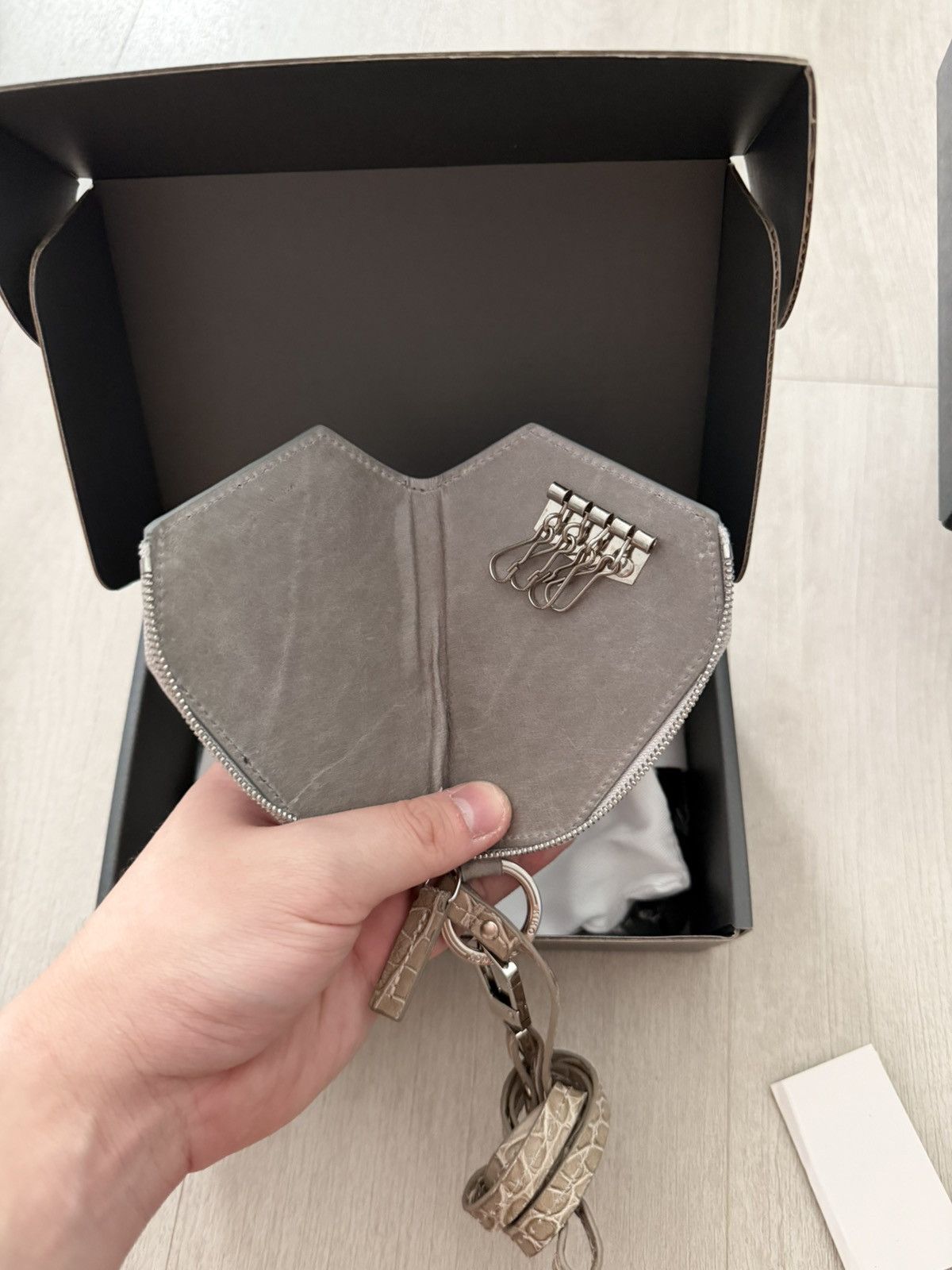 Kiko Kostadinov OHNE KEYCASE CEMENT Size ONE SIZE - 2 Thumbnail