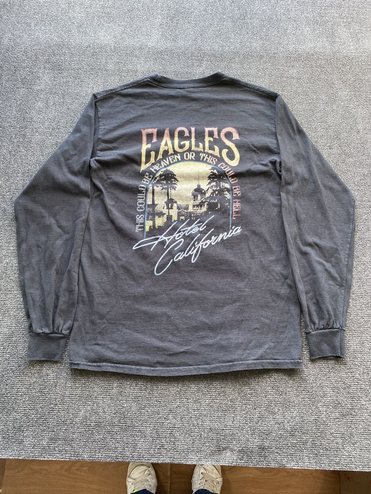 Band Tees 🔥Eagles Hotel California Band Tour Tee Long sleeve vntg Size US S / EU 44-46 / 1 - 1 Thumbnail