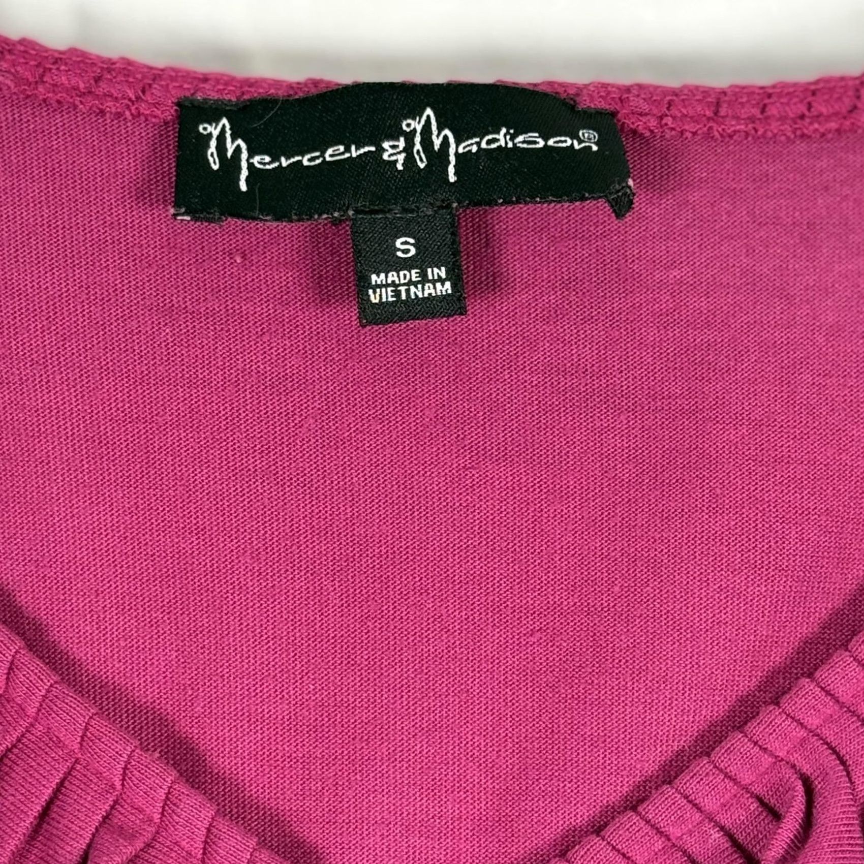 Vintage Mercer & Madison Shirt Womens Small Ruffle V Neck Sleeveless Top Stretch Office Pink Blouse Womens Small V-Neck Sleeveless Shirt Size S / US 4 / IT 40 - 2 Thumbnail