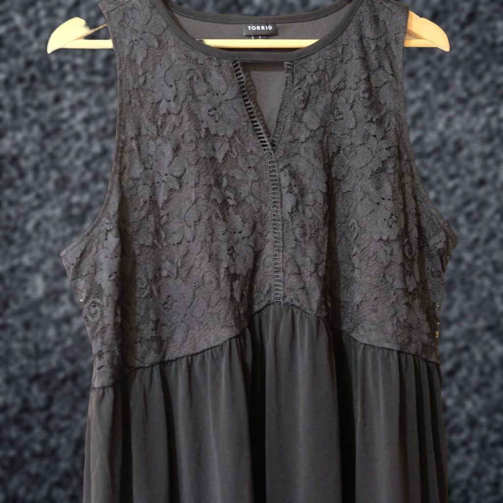 Torrid Torrid Black Lace Top Sleeveless Tunic Women's Size 1 Shirt Blouse Lace Nylon/Spandex Spring Summer VINTAGE? No (omit) Size XS / US 0-2 / IT 36-38 - 1 Thumbnail