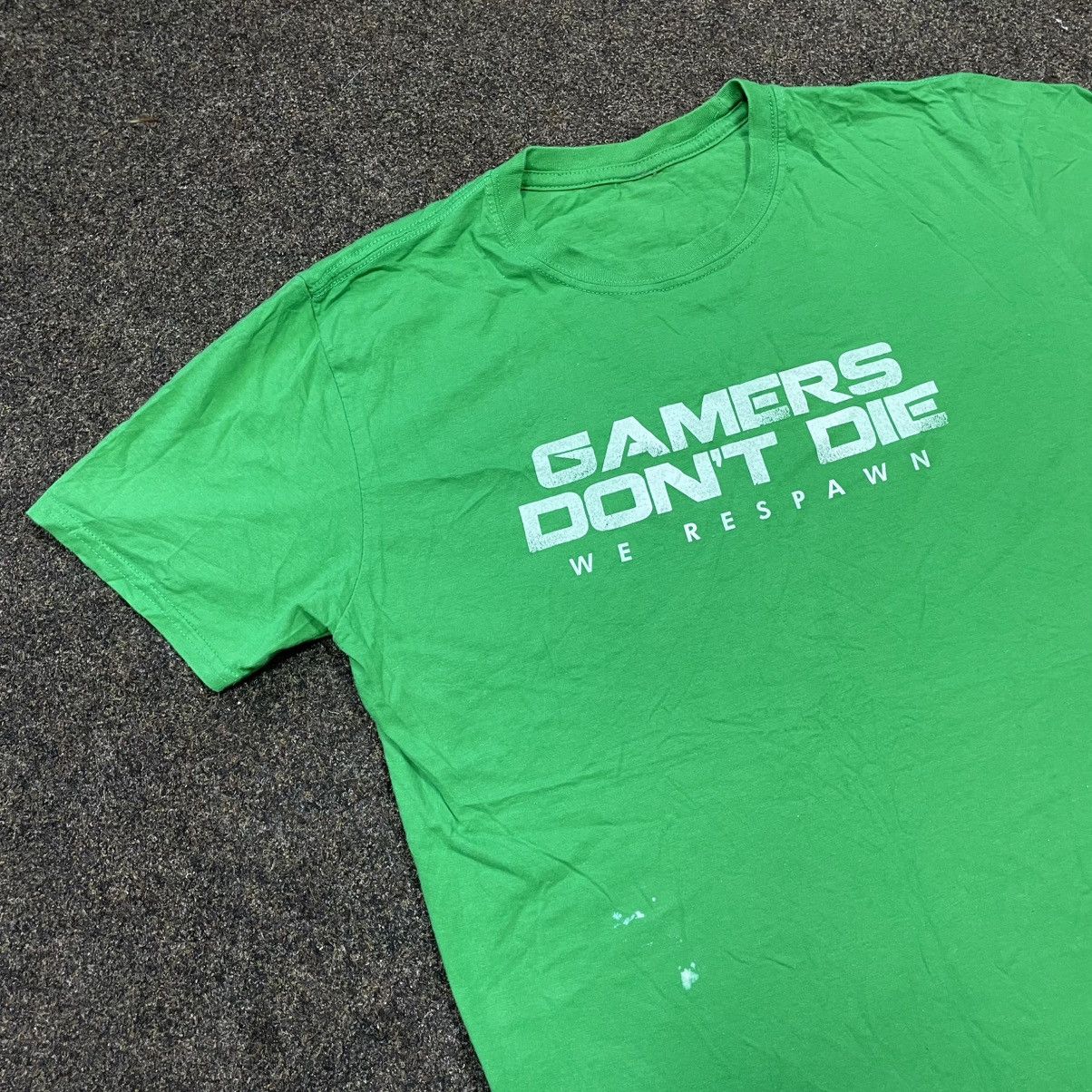 Vintage Vintage ADULT Humor “ Gamers don’t die - We respawn “ slogan Size US M / EU 48-50 / 2 - 2 Thumbnail