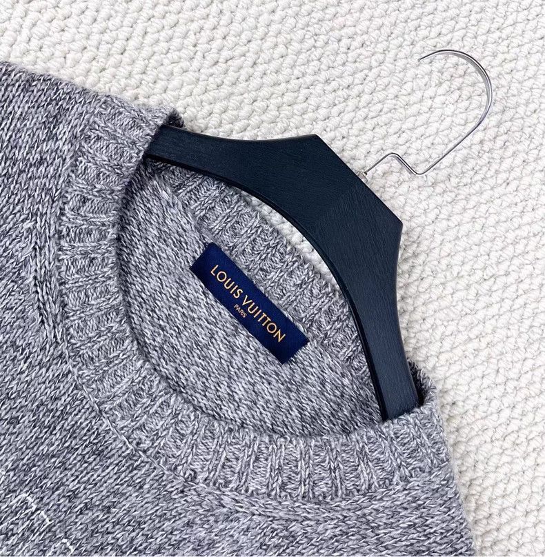 Louis Vuitton Louis Vuitton Grey bullet-screen monogrammed logo cashmere Size US XXL / EU 58 / 5 - 3 Thumbnail