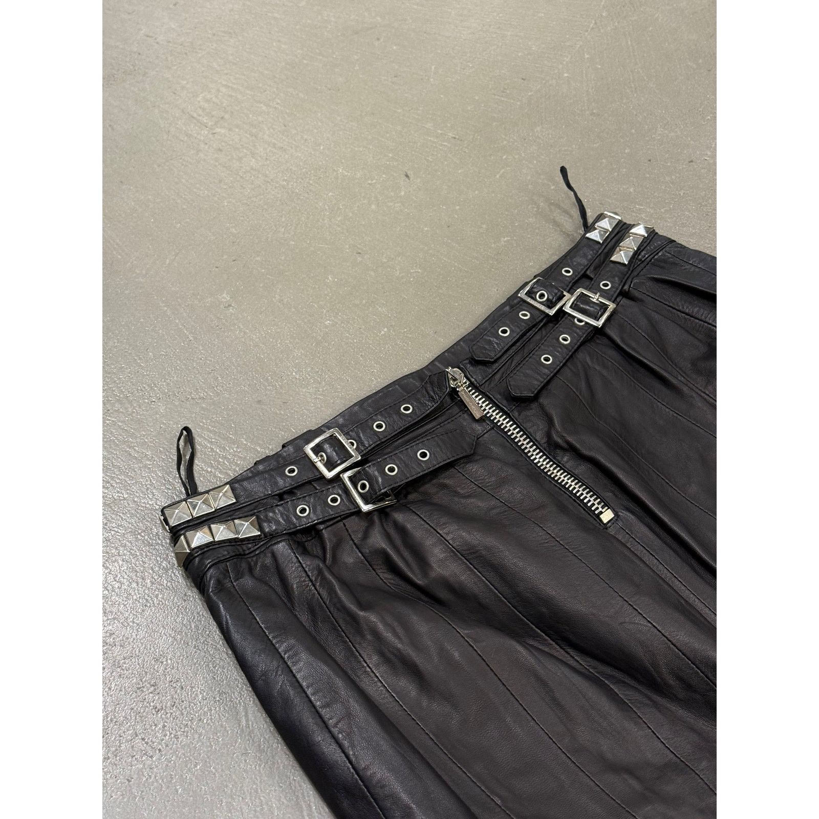 Versace 1990s Gianni Versace studded leather skirt Size M / US 6-8 / IT 42-44 - 4 Thumbnail