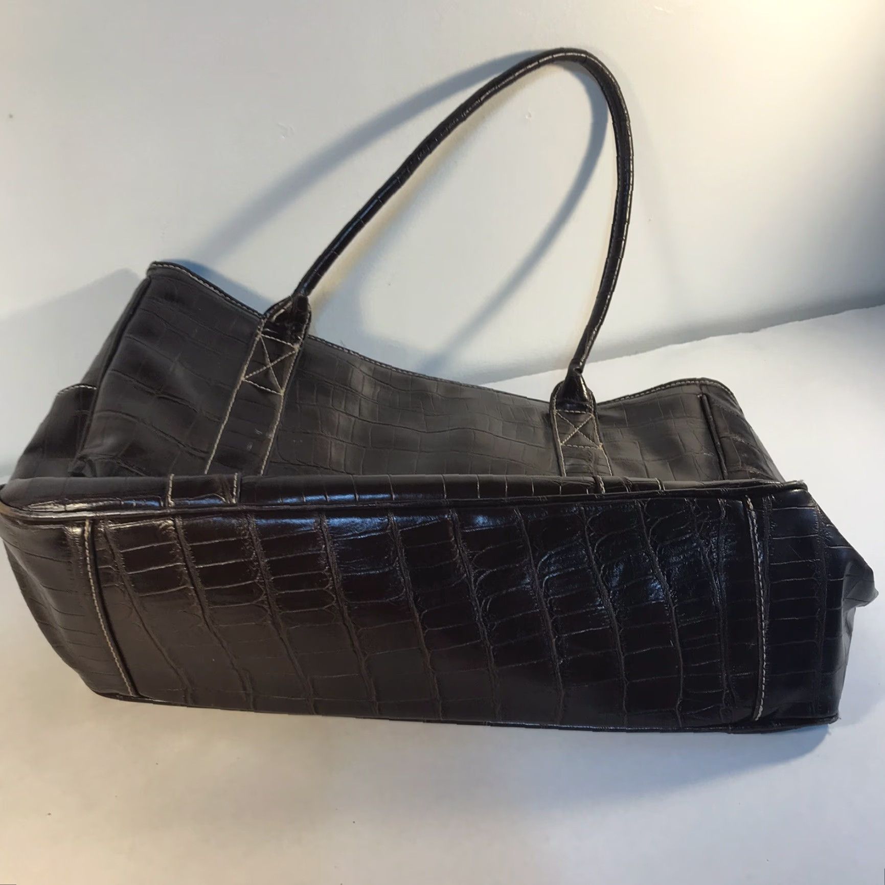 Crocs VINTAGE? No. Unbranded XL Brown Croc Embossed Faux Leather Laptop Bag (Laptop Bag, Women, Extra Large, Brown, Croc Embossed) Size ONE SIZE - 6 Thumbnail
