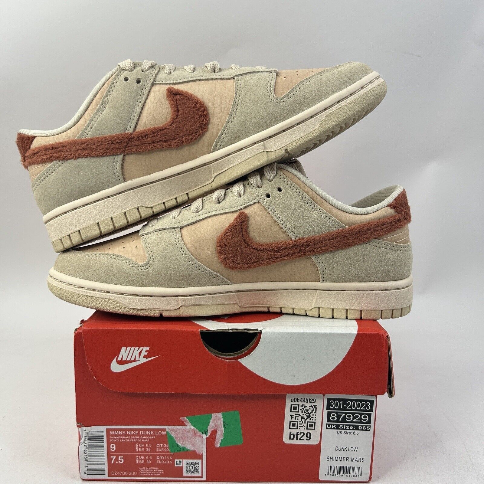 Nike Nike Dunk Low WMNS “Terry Swoosh" 2024 Size US 9 / IT 39 - 3 Thumbnail