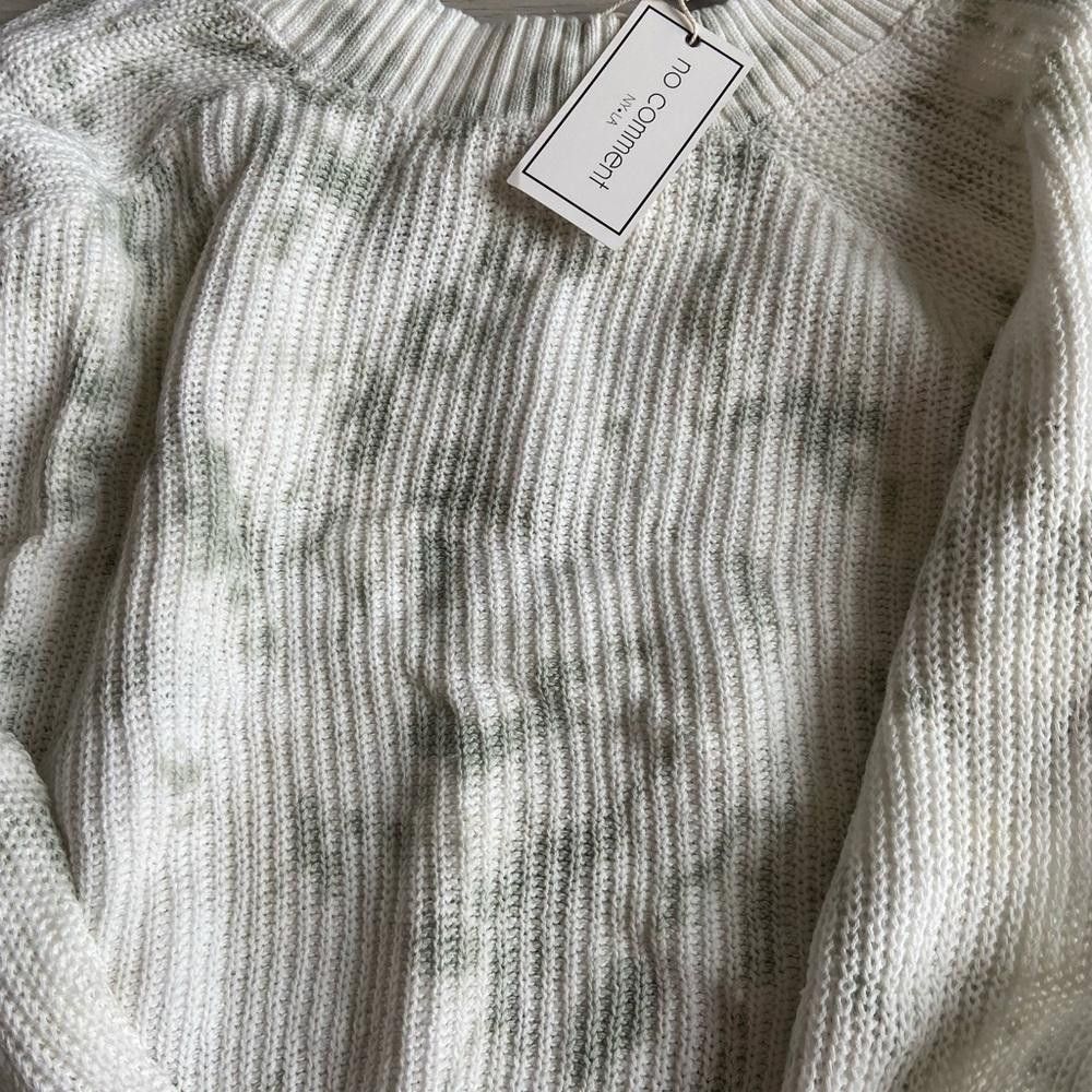 Forever 21 Cozy Cream Knit Sweater with Green Accents Size M / US 6-8 / IT 42-44 - 2 Thumbnail